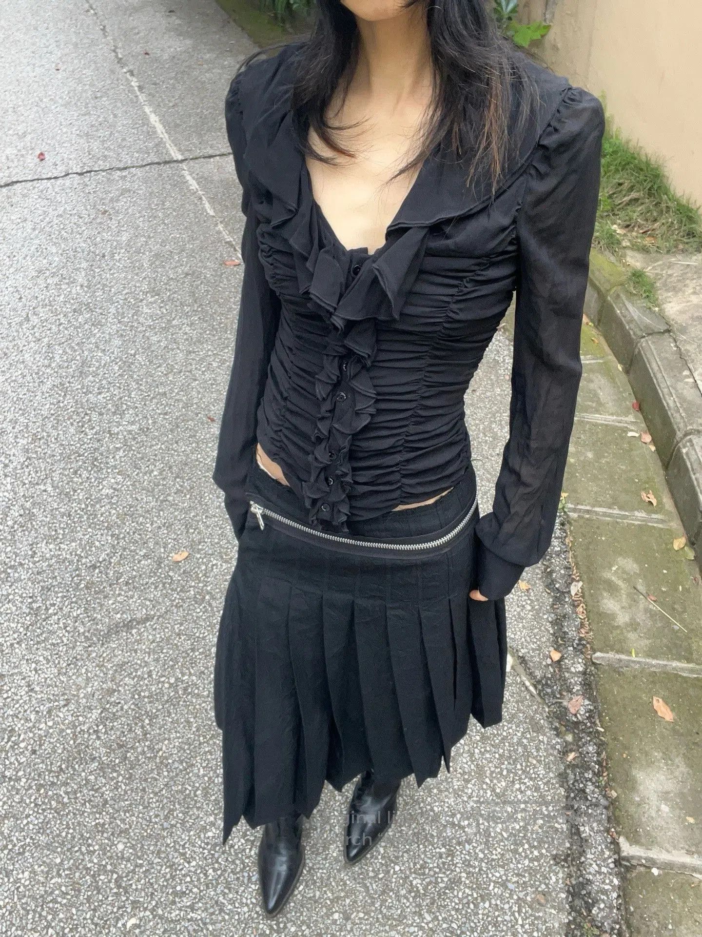 Rei Kawakubo Comme des Garçons Frayed Pleated Skirt. Size 39" - 1 Thumbnail