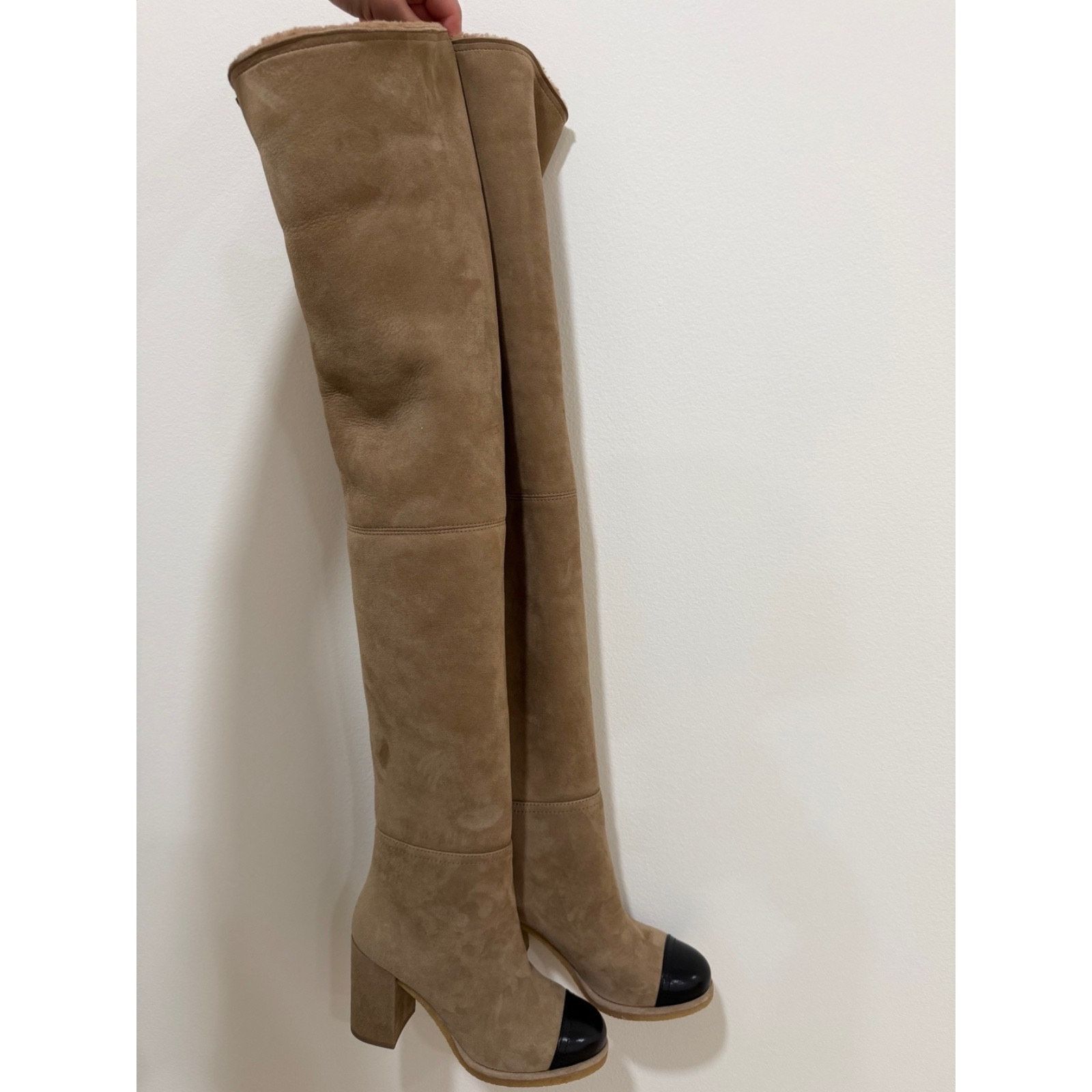 Chanel Chanel 24K Runway Beige Suede Shearling Thigh High Boots 37 Size US 6 / IT 36 - 4 Thumbnail