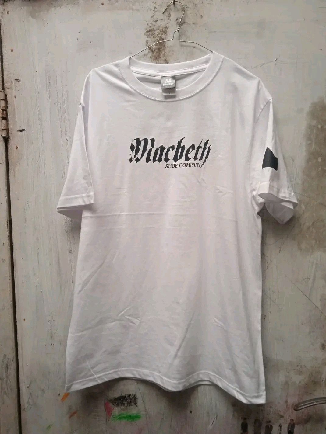 Macbeth T-shirt Macbeth shoe company white Size US L / EU 52-54 / 3 - 1 Thumbnail