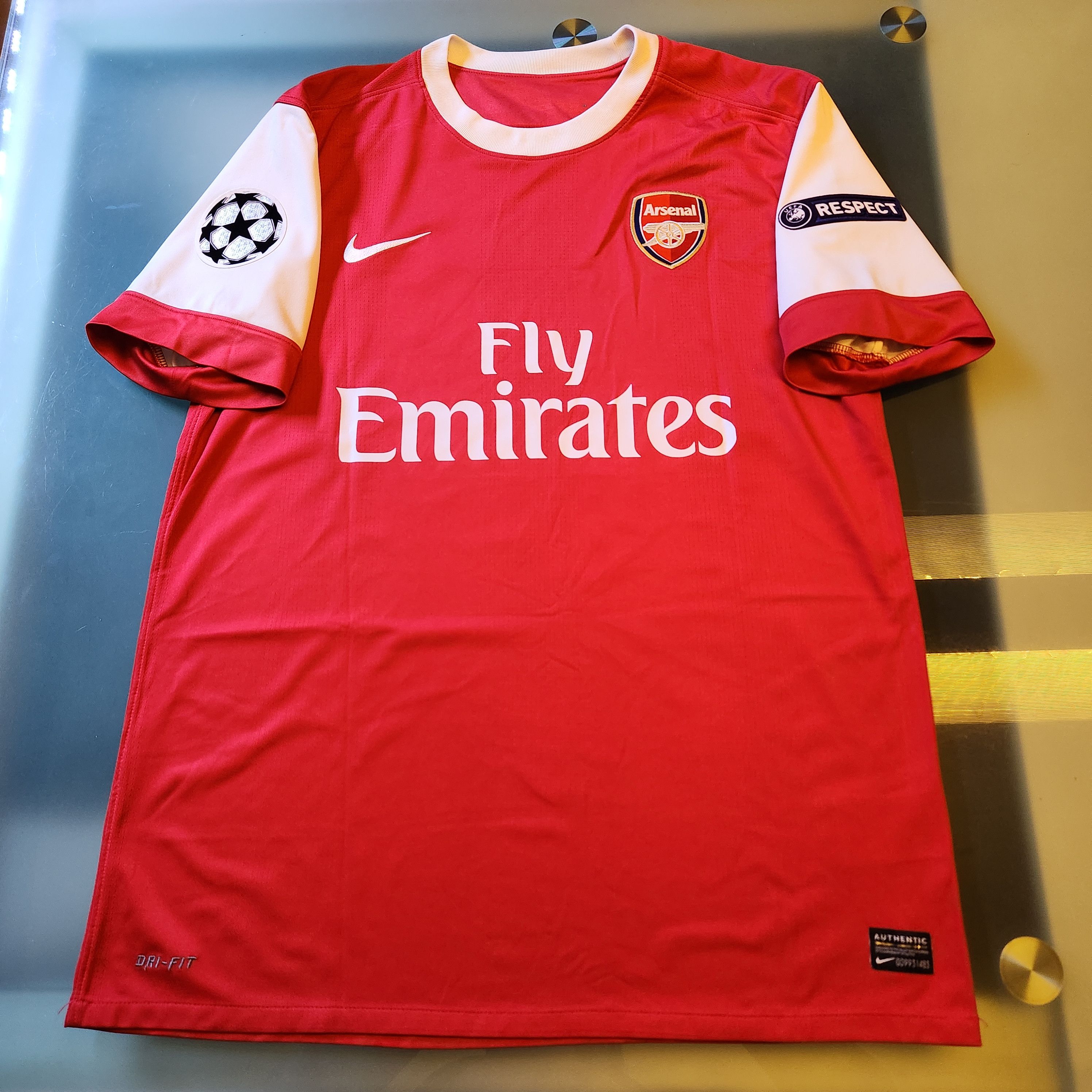 Nike Authentic Retro Arsenal van PERSIE 2010-2011 Home Jersey Size US L / EU 52-54 / 3 - 2 Thumbnail