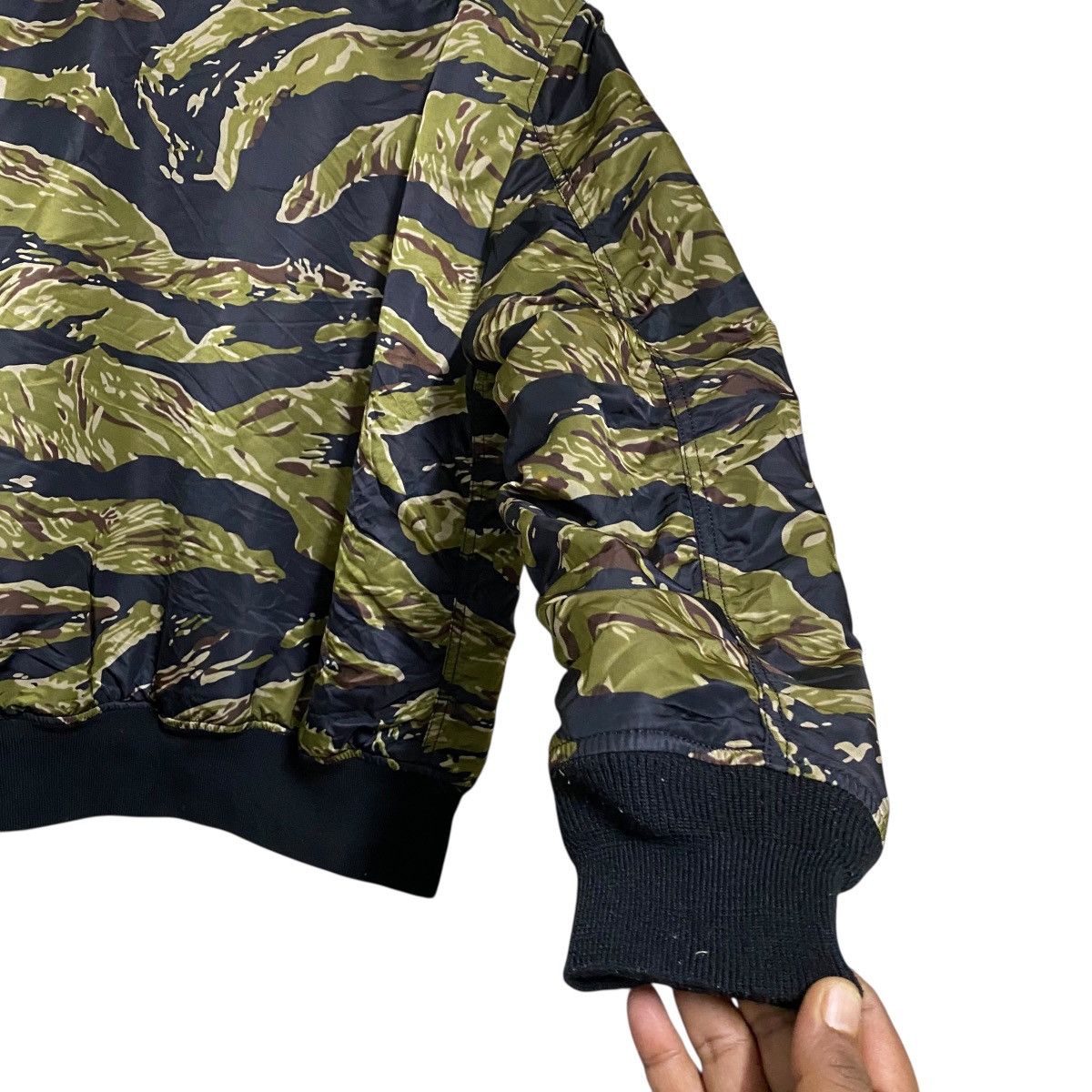 Alpha Industries Alpha Industries Tiger Camo MA-1 Bomber Jacket Reversible Size US L / EU 52-54 / 3 - 10 Thumbnail