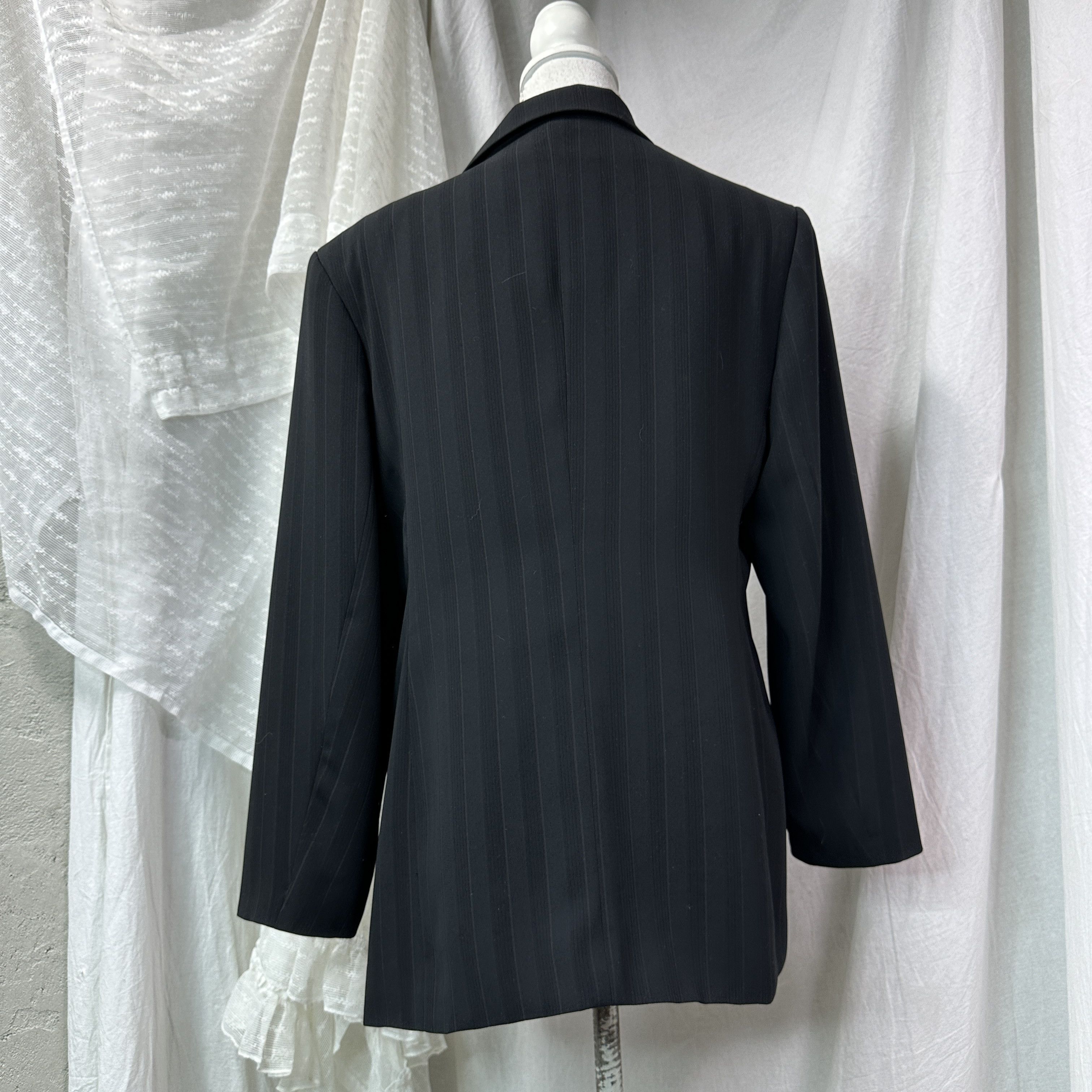Vintage Vintage Avant Garde Classy Pinstripe Buckled Blazer Y2K Size L / US 10 / IT 46 - 3 Thumbnail