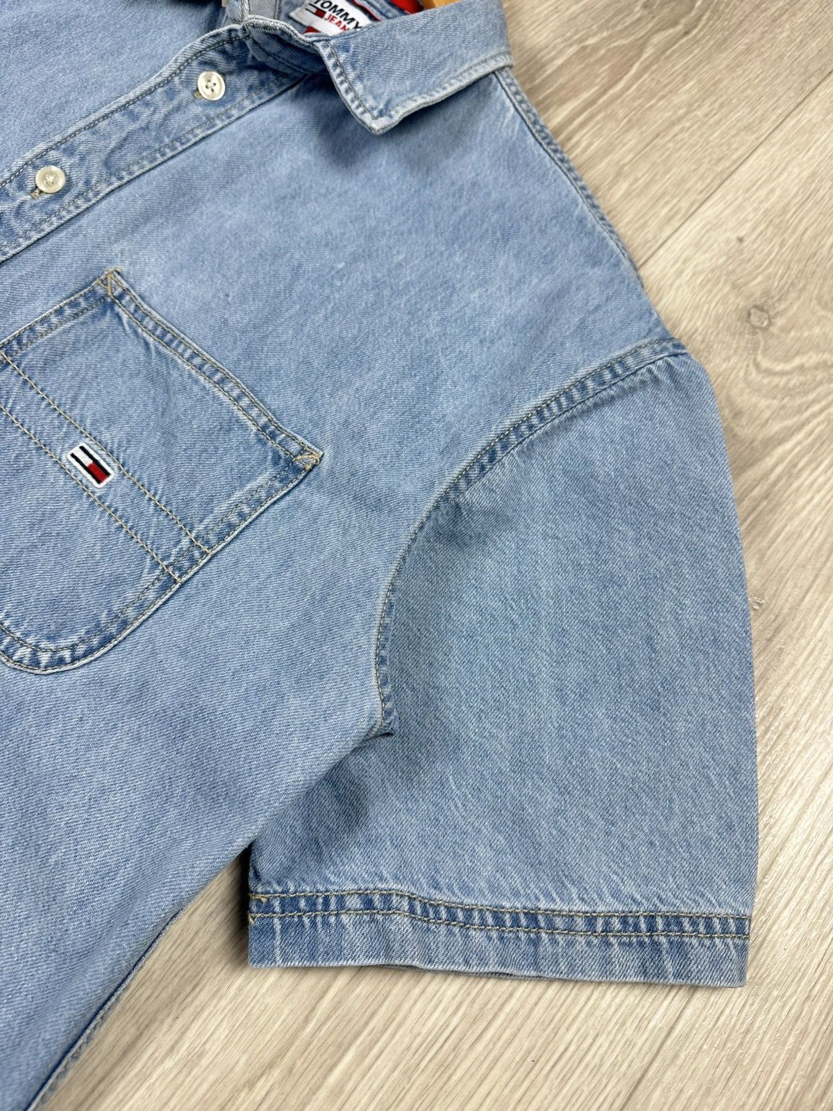 Tommy Hilfiger × Vintage Vintage Tommy Hilfiger Jeans Denim Shirt Short Sleeve Button Size US M / EU 48-50 / 2 - 7 Thumbnail
