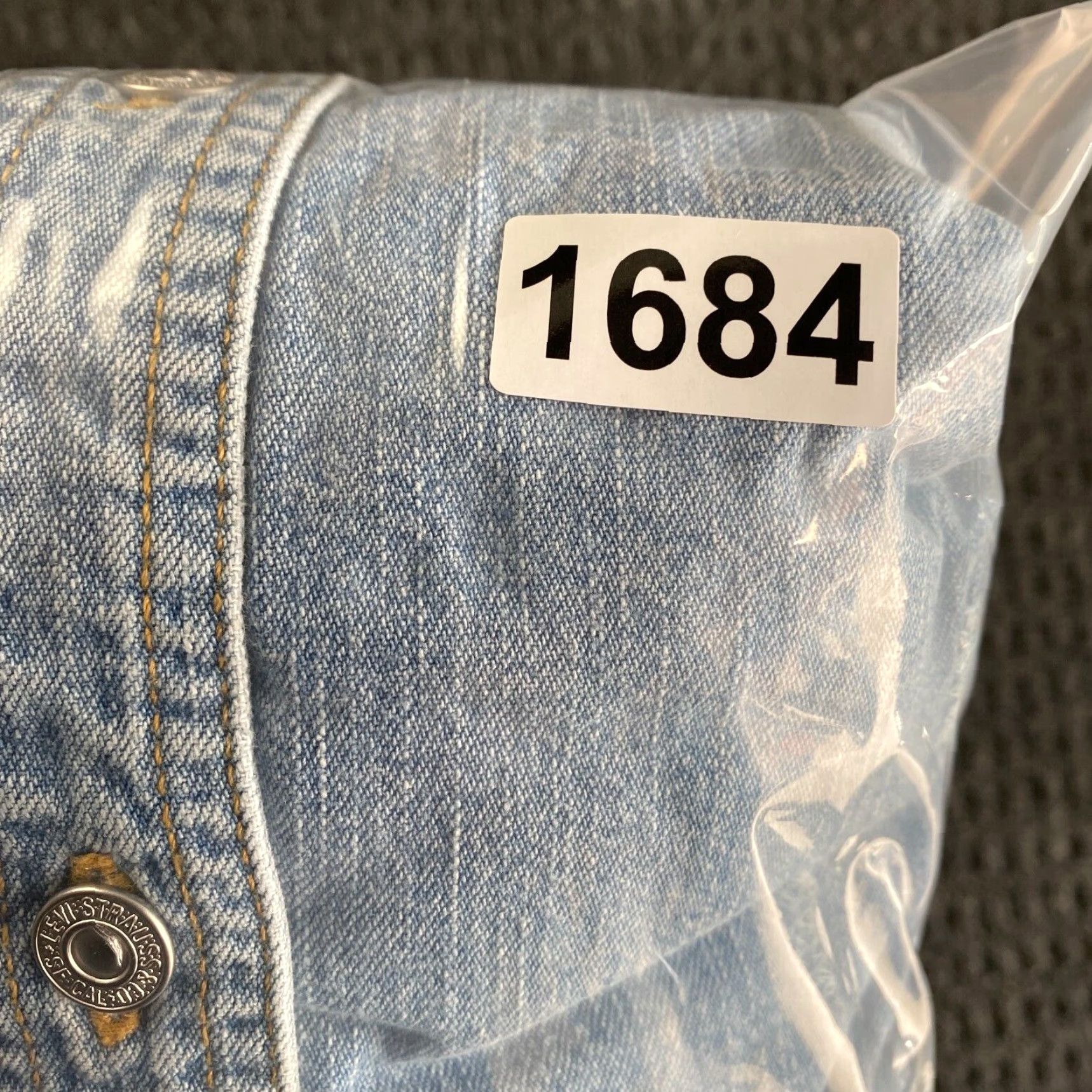 Levi's VINTAGE Levi’s Jeans Red Tab Chambray Denim Button Long Sleeve Shirt 90’s XL Mens Regular Blue Cotton Chambray 90s Biker Retro Rock Jeans Shirt Size US XL / EU 56 / 4 - 7 Thumbnail