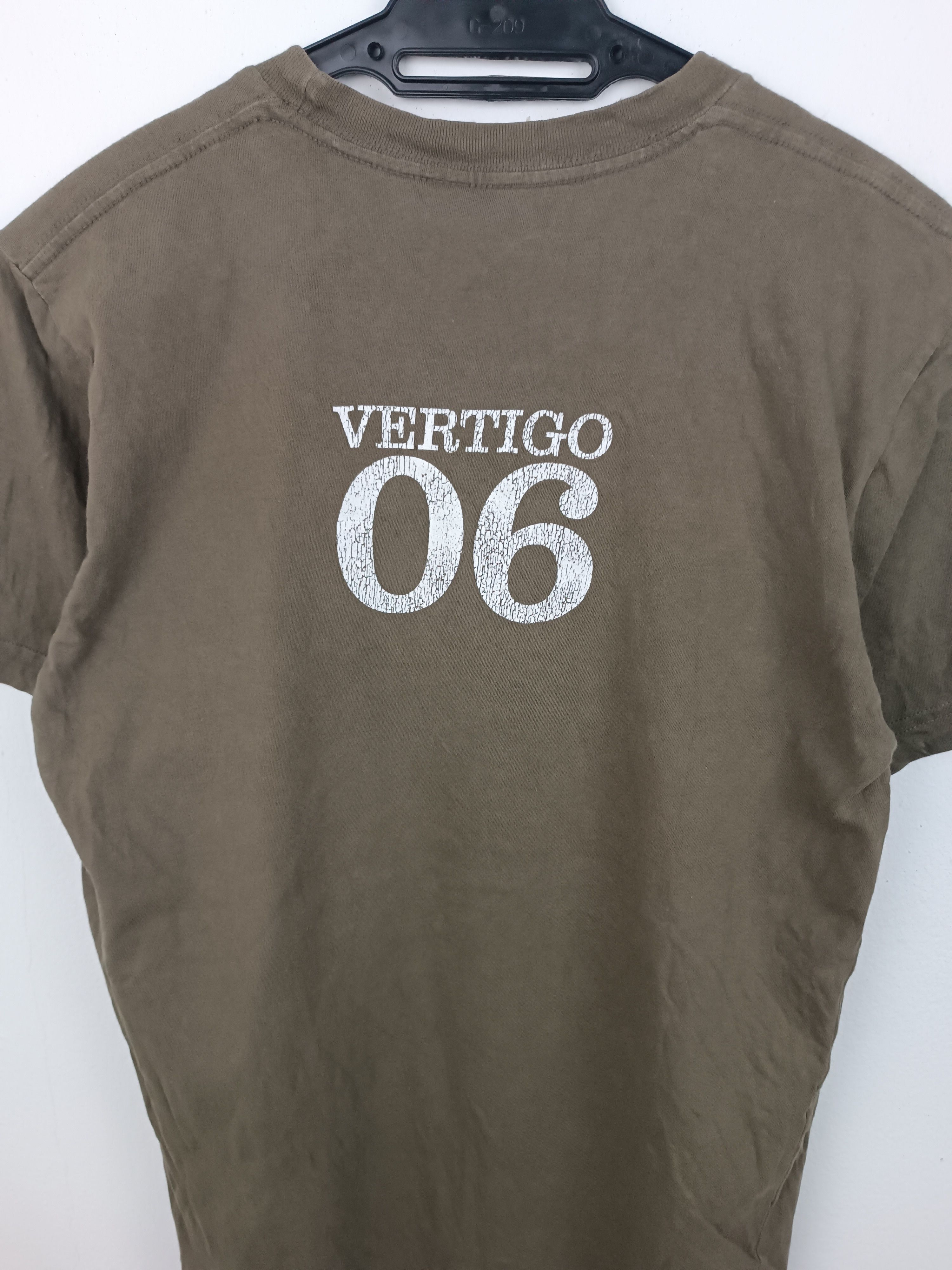 Band Tees VINTAGE Y2K U2 DISMANTLE VERTIGO TOUR TEE bono rem Size US S / EU 44-46 / 1 - 17 Thumbnail