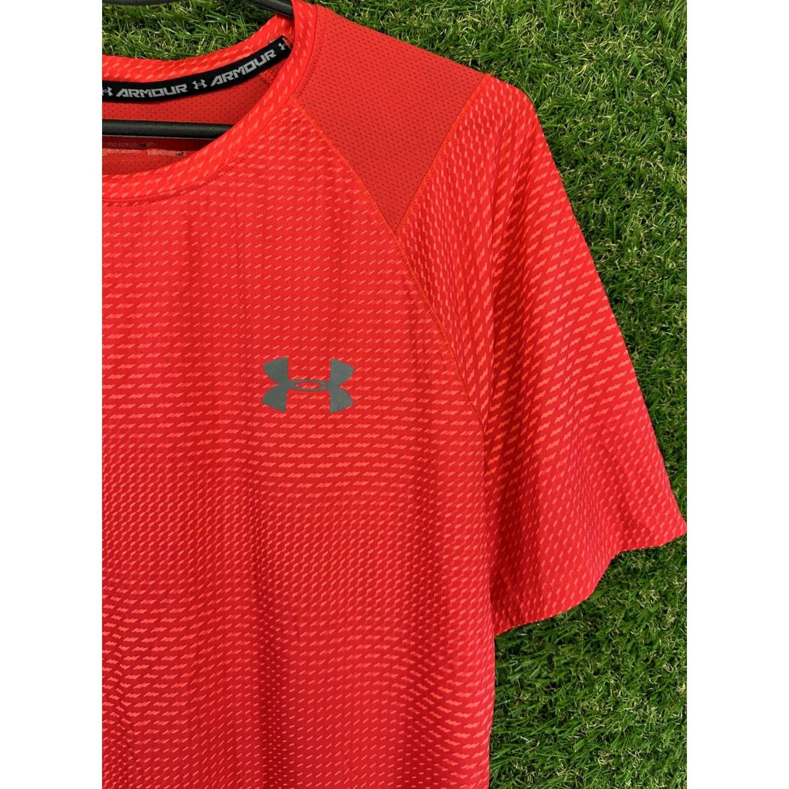 Under Armour UNDER ARMOUR 2018 MEN TRAINING COMPRESSION HEATGEAR SHIRT JERSEY ORIGINAL SIZE L RED Short Sleeve Crew Neck Jersey Crossfit T-Shirt Mens 2018 HeatGear Size US L / EU 52-54 / 3 - 5 Thumbnail