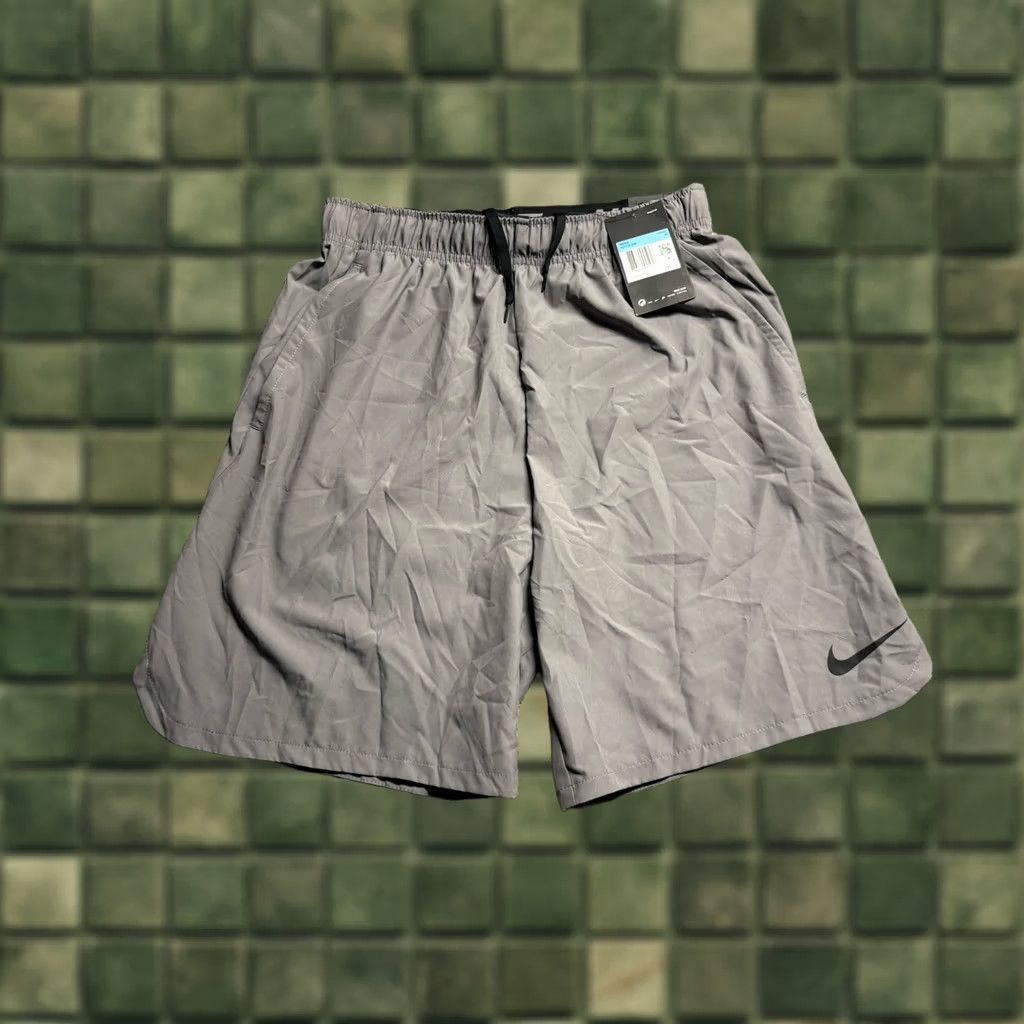 Nike Nike Flex Dri-Fit Training Shorts Mens Medium Gray Athletic Gym Running 927526 Size US 31 - 1 Thumbnail