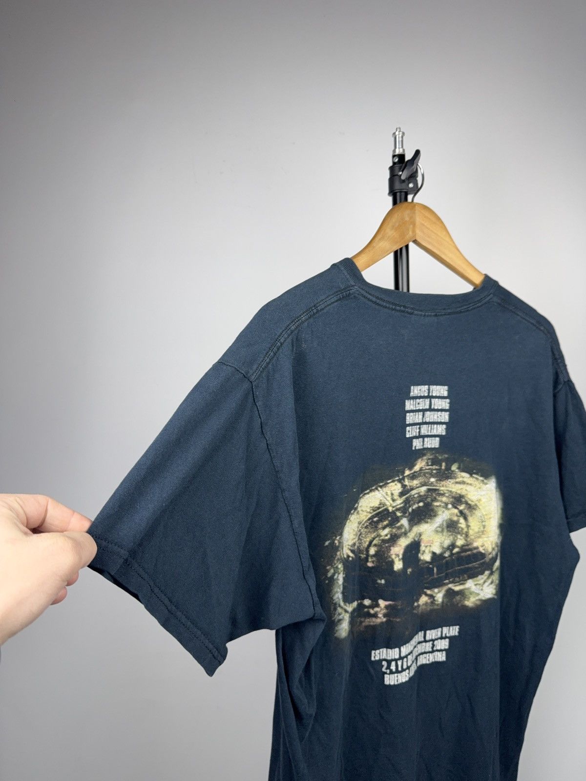 AC/DC 00s AC/DC Buenos Aires 2009 Tour Rock Band T-Shirt Gildan Size US L / EU 52-54 / 3 - 12 Thumbnail