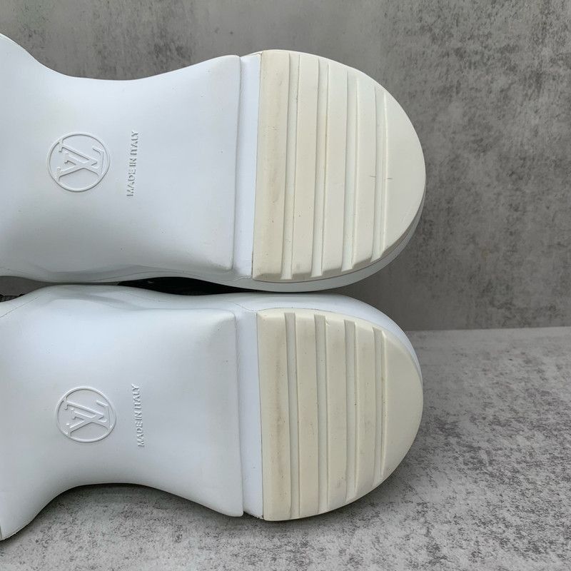 Louis Vuitton Louis Vuitton Leather Athletic Sneakers in White Black Blue Size US 7.5 / EU 40-41 - 7 Thumbnail