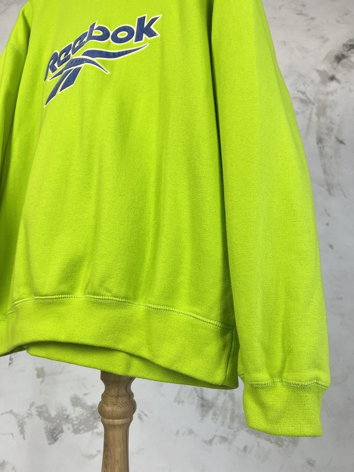 Reebok Vintage Reebok Sweatshirt Size L Size US L / EU 52-54 / 3 - 3 Thumbnail