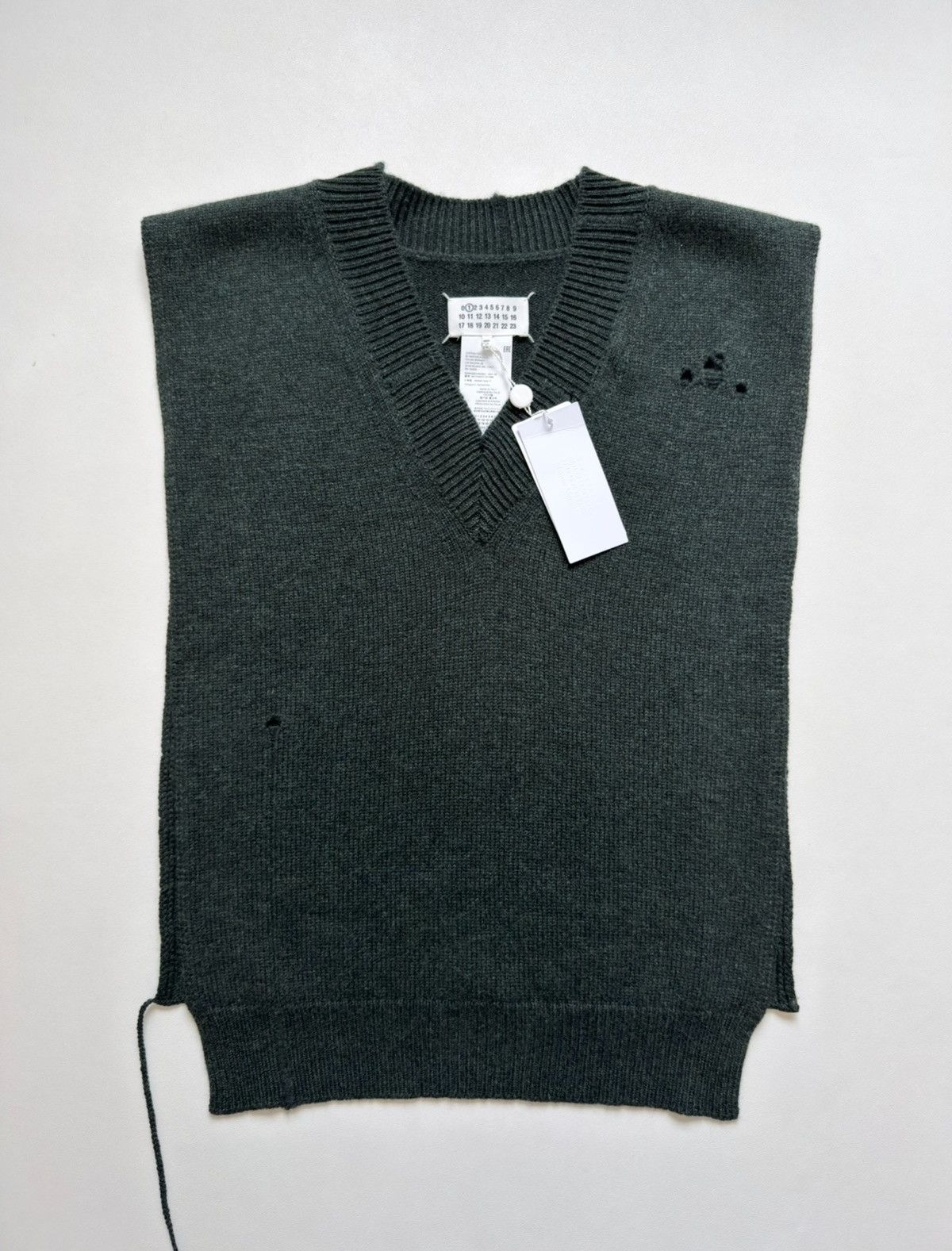 Maison Margiela A/W 21 Distressed Wool Sweater Vest Size US S / EU 44-46 / 1 - 1 Thumbnail