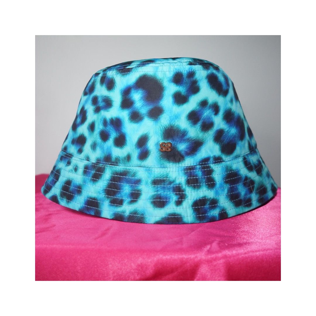 Sandro Animal Print Reversible Unisex Bucket Hat NWT SANDRO Reversible Leopard-Print Hat | endource main image 3