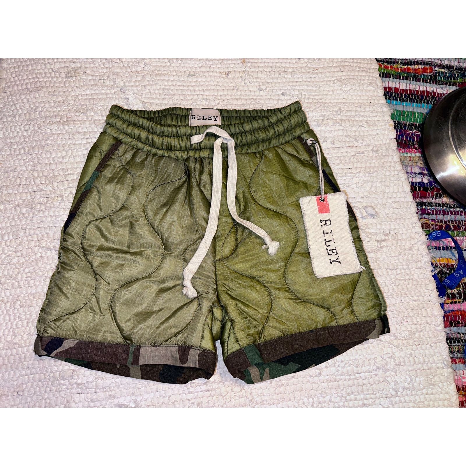 Other NWT RILEY VINTAGE QUILTED ARMY CAMO TRIM SHORTS XS Size 26" / US 2 / IT 38 - 9 Thumbnail