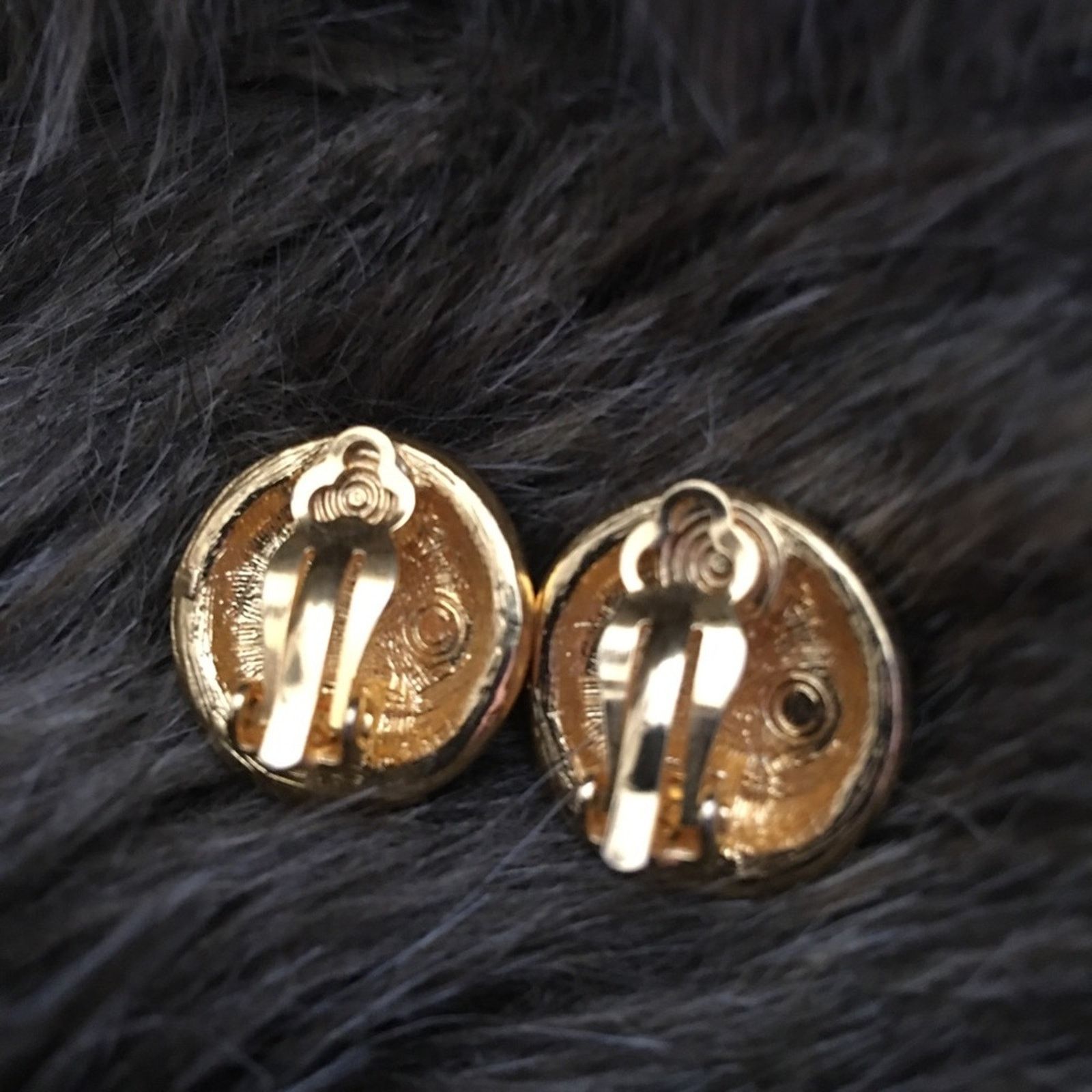 Vintage Vintage gold tone black enamel pearl clip earrings Size ONE SIZE - 3 Thumbnail