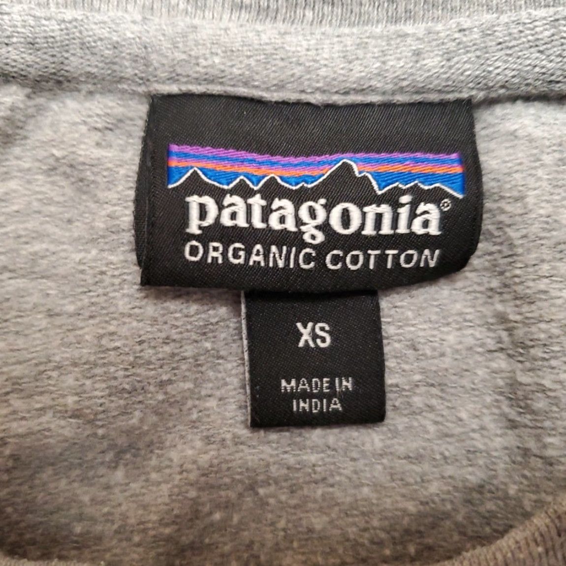Patagonia VINTAGE Patagonia Sweatshirt Women XS White Fitz Roy Bison Organic Cotton Blend Pullover Size XS / US 0-2 / IT 36-38 - 5 Thumbnail