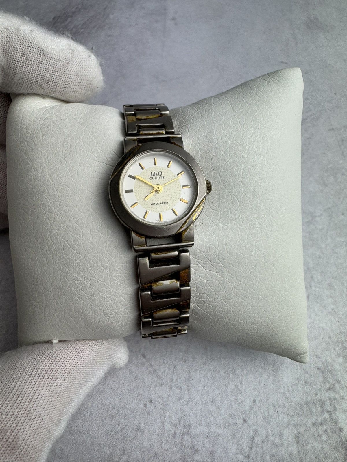Japanese Brand × Vintage Q&Q Futuristic Japanese Style Watch Size ONE SIZE - 1 Thumbnail