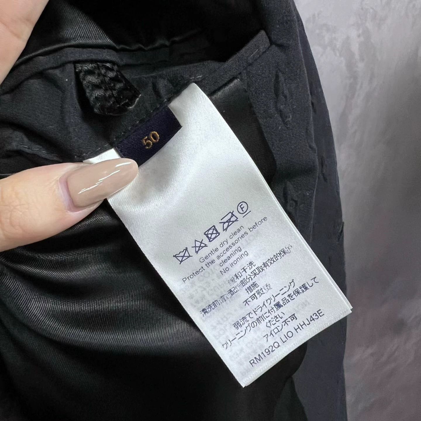 Louis Vuitton louis vuitton black double-breasted long coat Size US L / EU 52-54 / 3 - 3 Thumbnail