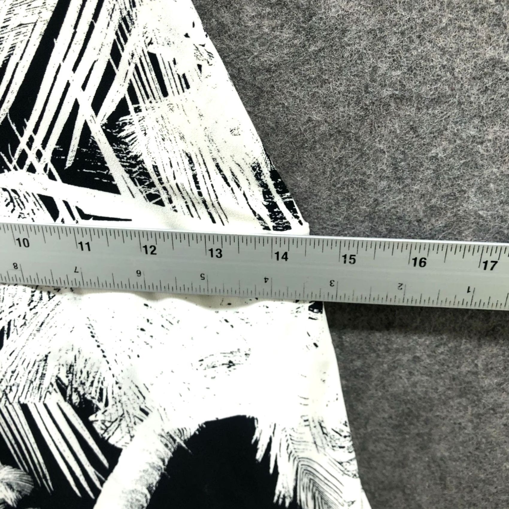 Norma Kamali Norma Kamali High Waisted Printed Shorts Womens XXS Black White Flounce Palm Size 24" / US 00 / IT 34 - 6 Thumbnail