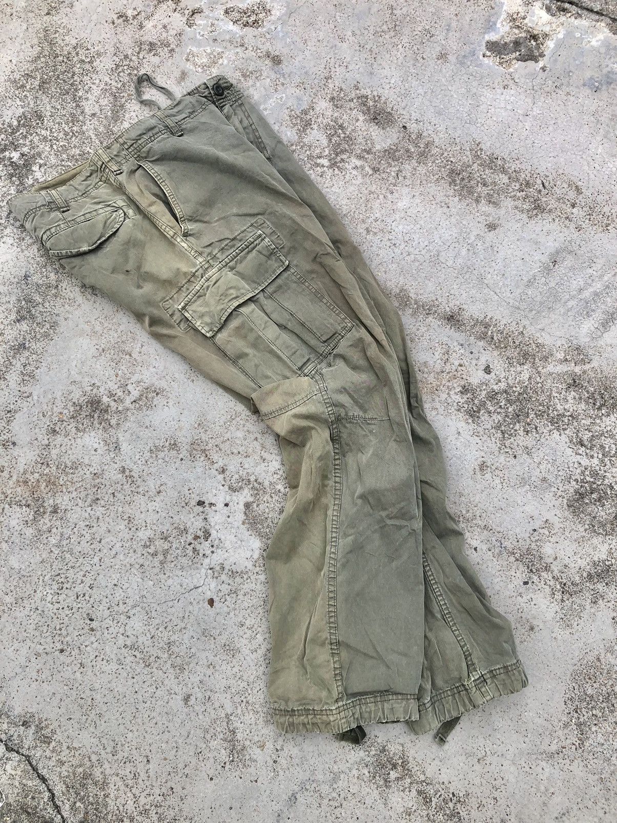 Uniqlo SUN FADED SIX POCKET CARGOPANT Size US 33 - 15 Thumbnail
