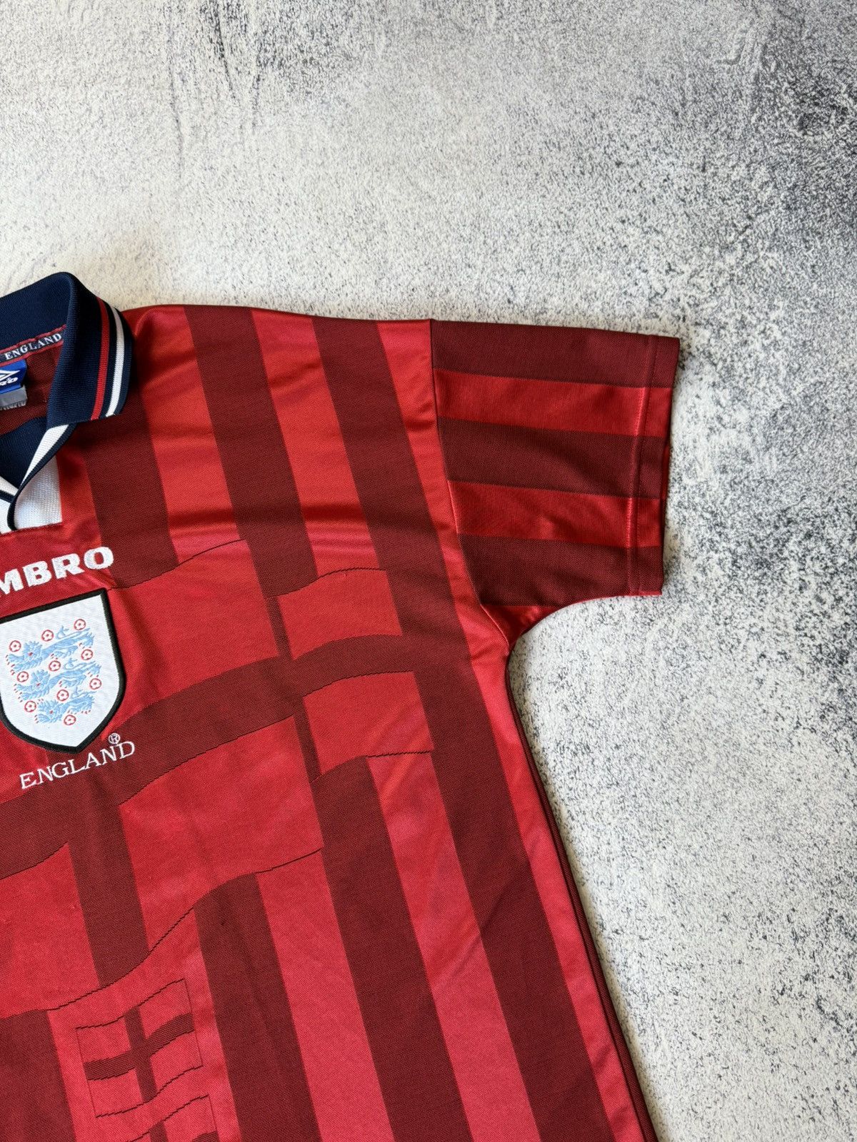 Umbro ENGLAND UMBRO 1997 1998 AWAY VINTAGE FOOTBALL JERSEY SHIRT Size US L / EU 52-54 / 3 - 8 Thumbnail