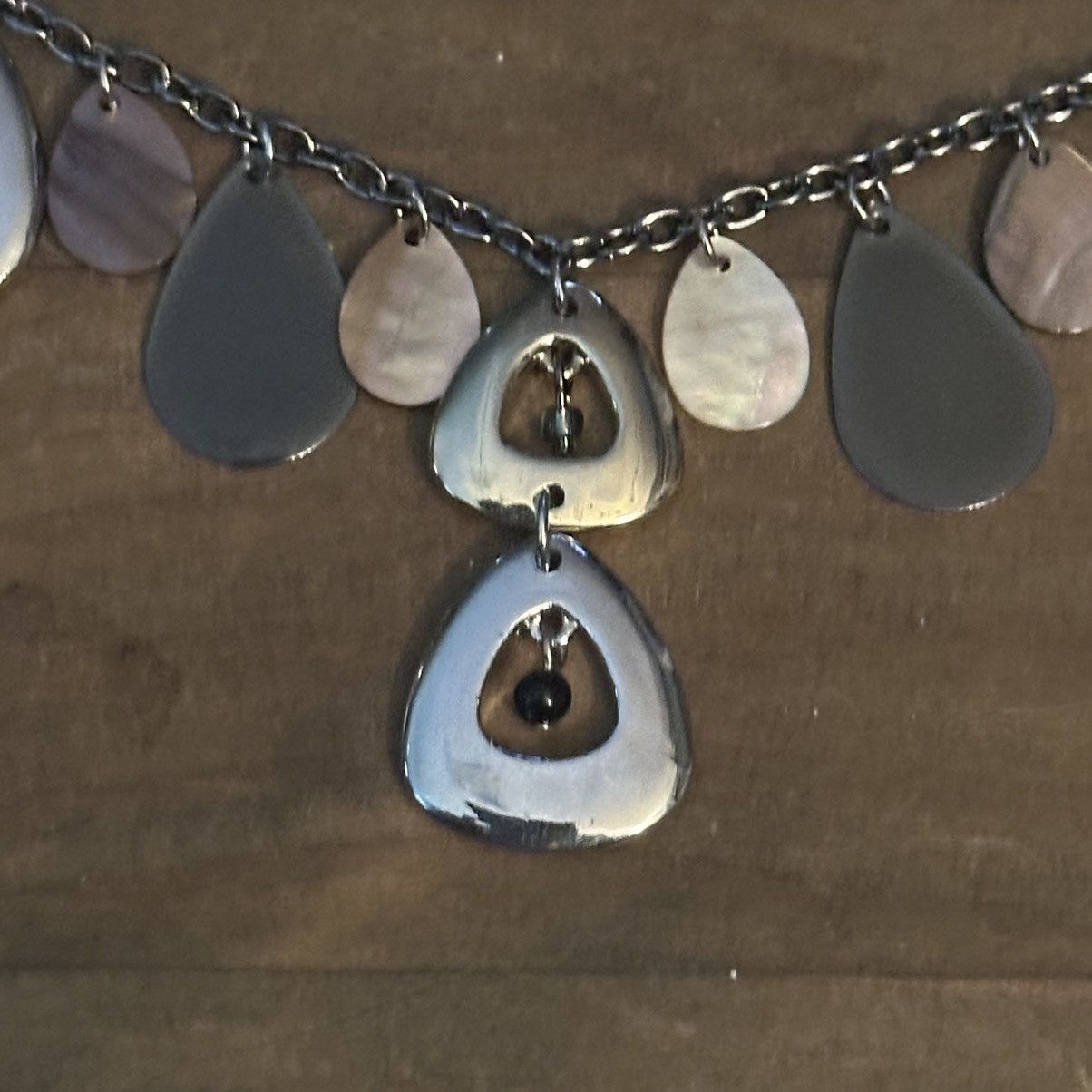 Other Silver tone tear drop mother of pearl dangle necklace Size ONE SIZE - 3 Thumbnail