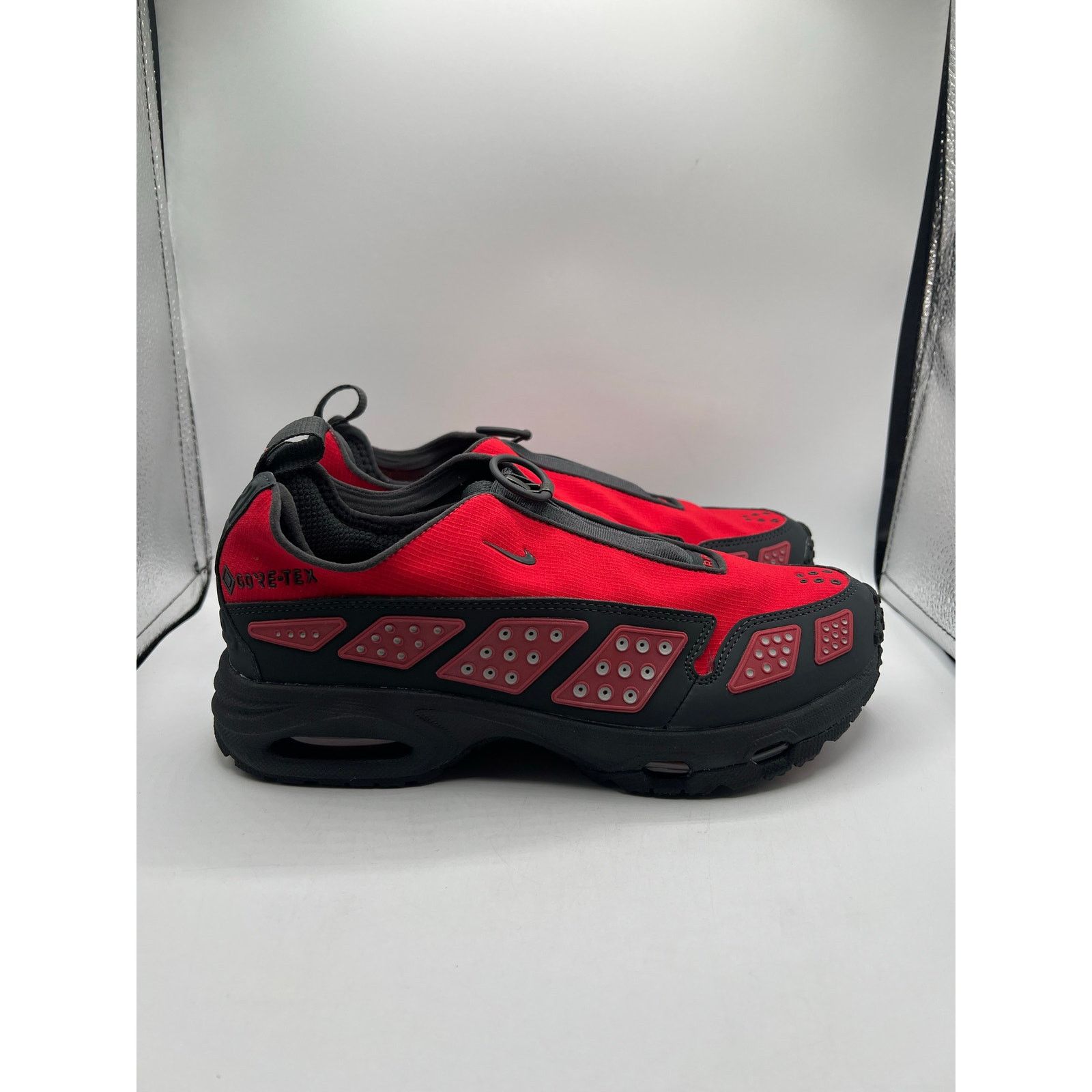 Nike Nike Air Sunder Max Wmns GORE-TEX “Hyper Crimson” size 7w Size US 7 / IT 37 - 3 Thumbnail