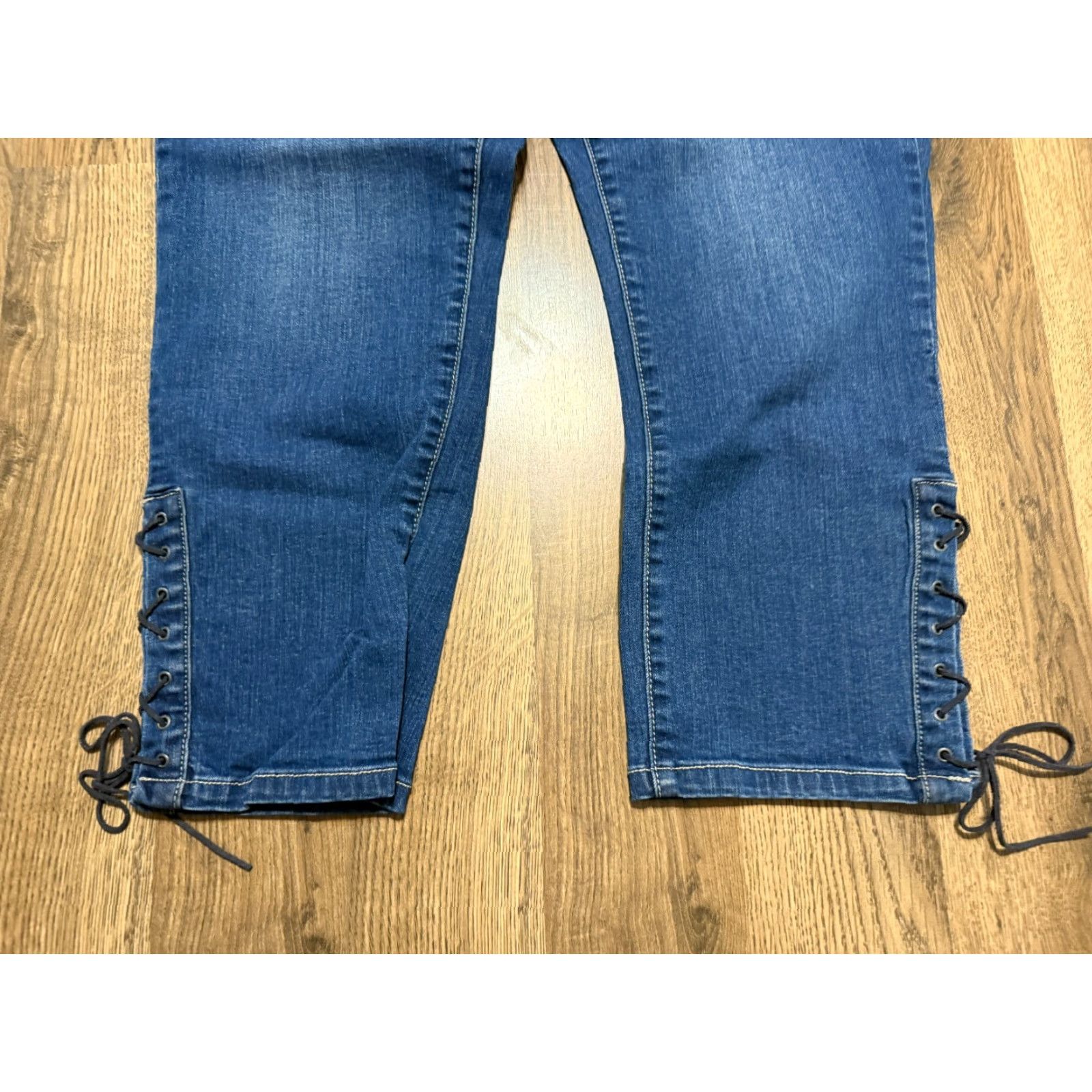 Vintage Maurices Jeans Capri Denim Blue 13/14 Lace Up 5-Pocket Regular Mid Rise Women's Juniors Jeans Size 34" / US 12 / IT 48 - 3 Thumbnail