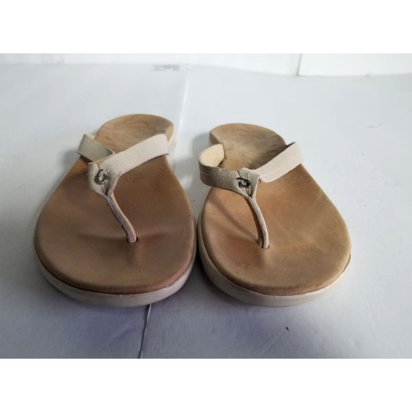 Olukai OluKai Honu Beige Leather Flip Flop Sandal Women Size 9 Size US 9 / IT 39 - 6 Thumbnail