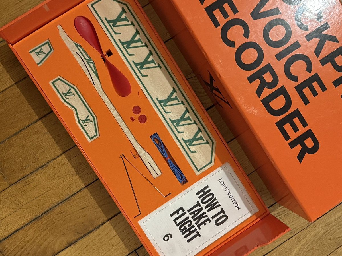 Louis Vuitton × Virgil Abloh Louis Vuitton « Cockpit Voice Recorder » plane invite Size ONE SIZE - 3 Thumbnail