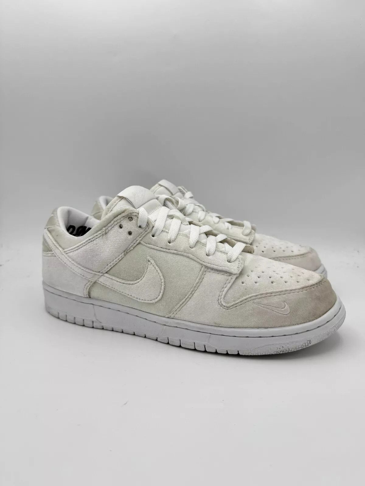 Dover Street Market × Nike DSM Nike Dunk Low Velvet White Size US 9.5 / EU 42-43 - 1 Thumbnail