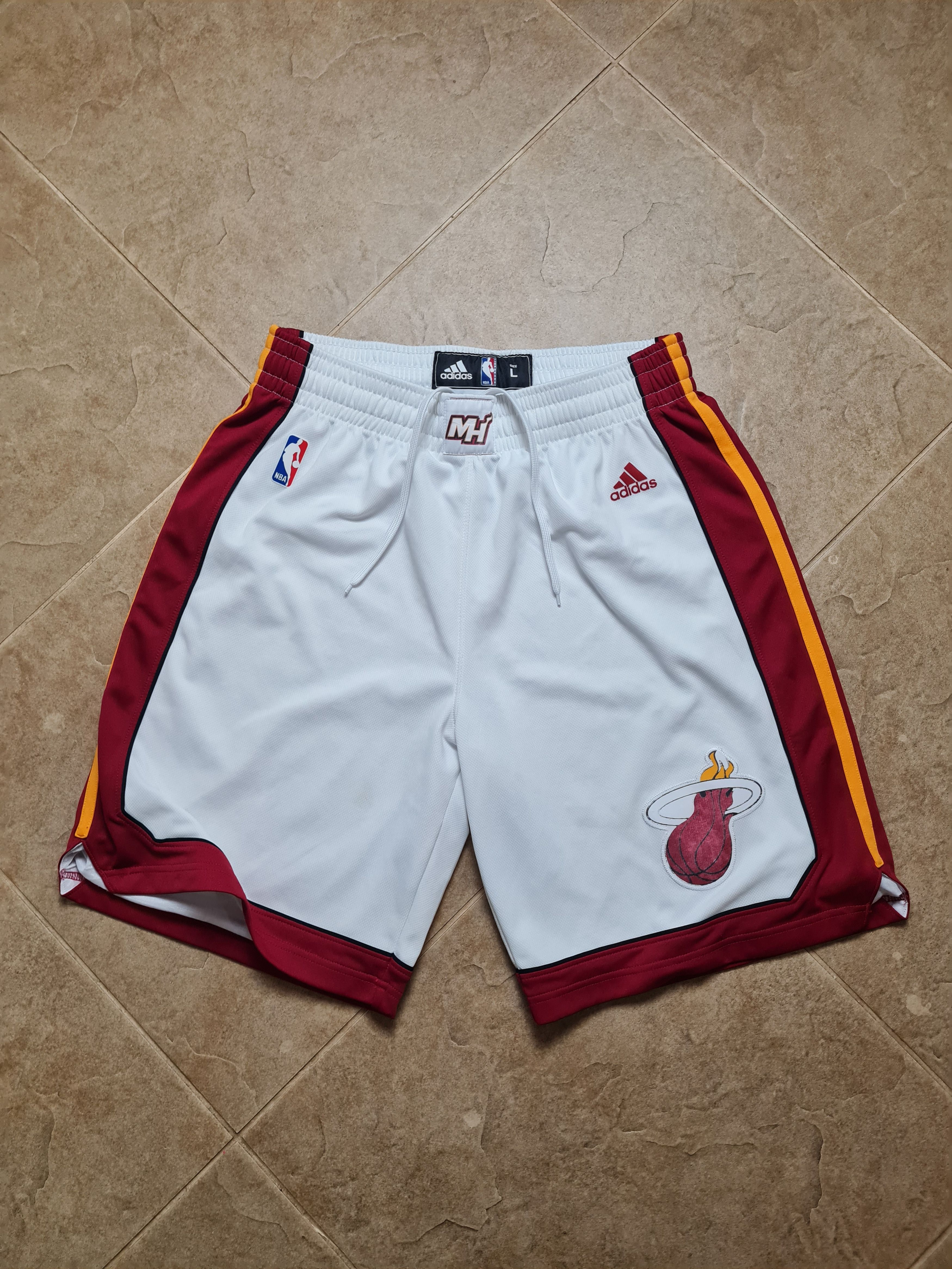 Adidas Vintage Rare Shorts Adidas Miami Heat Game NBA White Size L Size US 32 / EU 48 - 1 Thumbnail