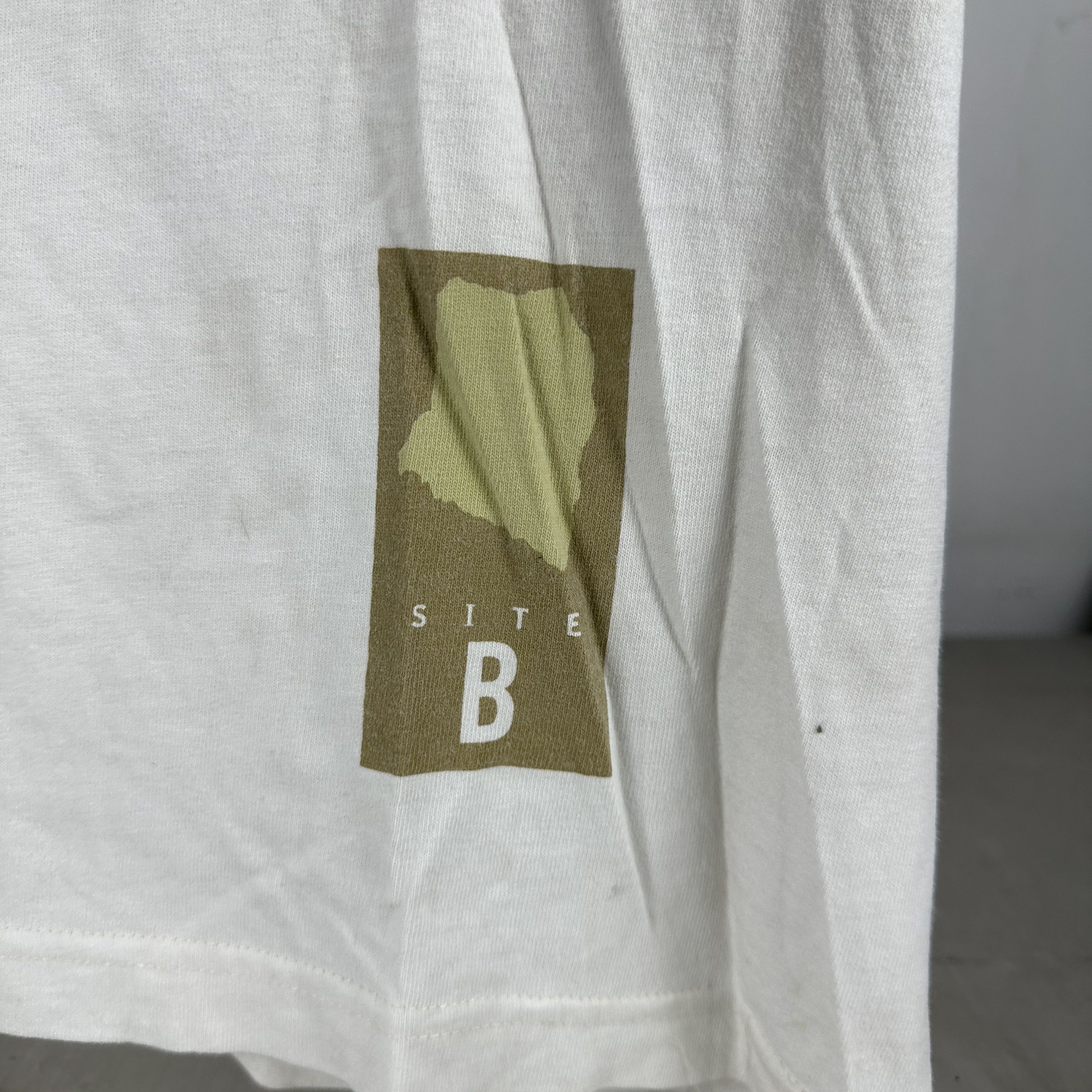Vintage Vintage 1996 Jurassic Park The Lost World Site B T-Shirt Size US L / EU 52-54 / 3 - 4 Thumbnail