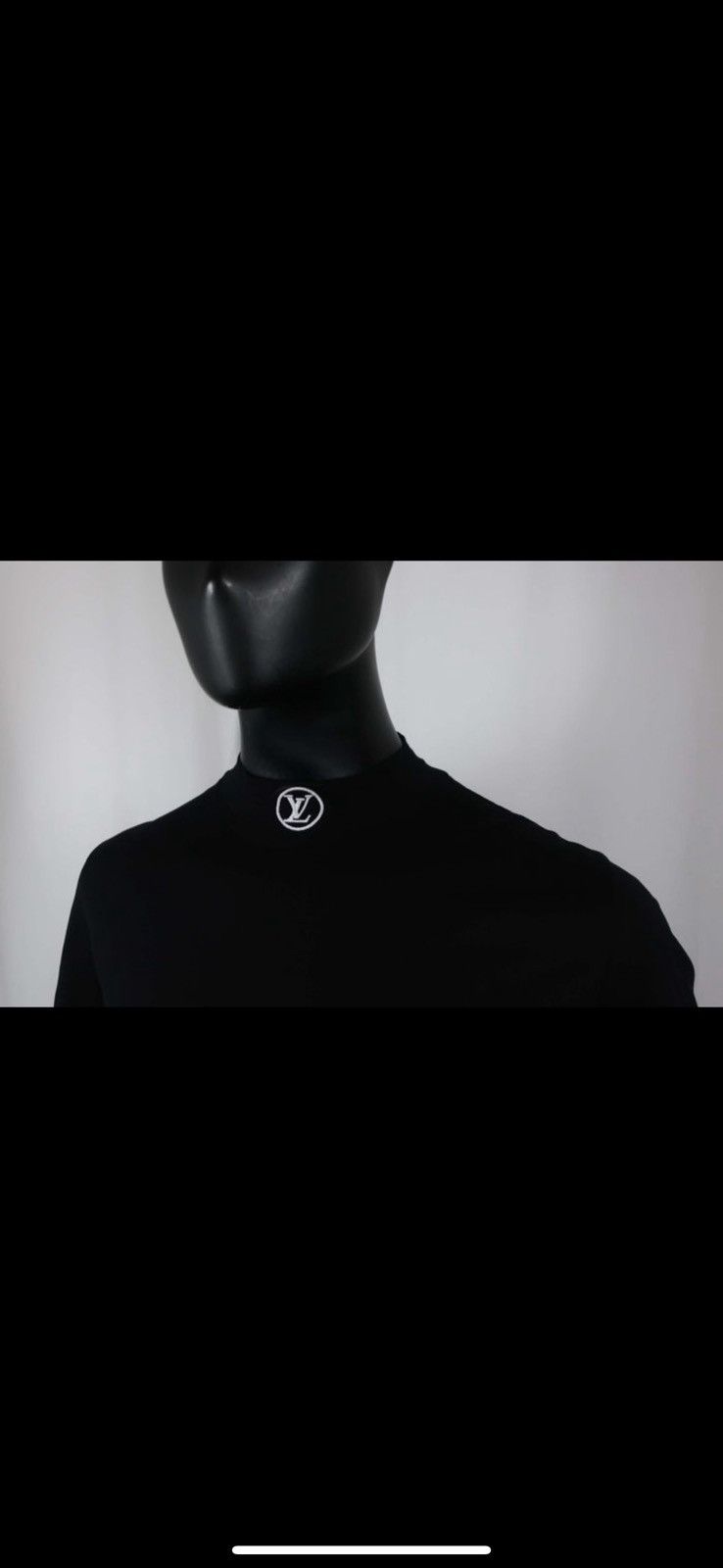 Louis Vuitton Crew neck T-shirt with LV printed logo by Louis Vuitton Size US S / EU 44-46 / 1 - 4 Thumbnail