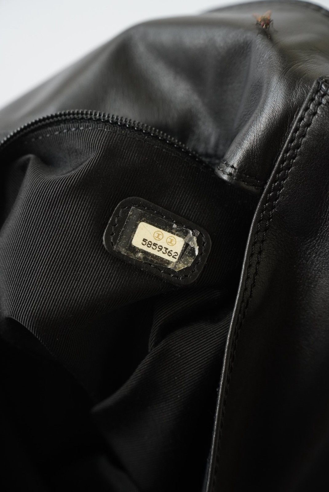Chanel Chanel Black Leather Shoulder Bag Size ONE SIZE - 14 Thumbnail