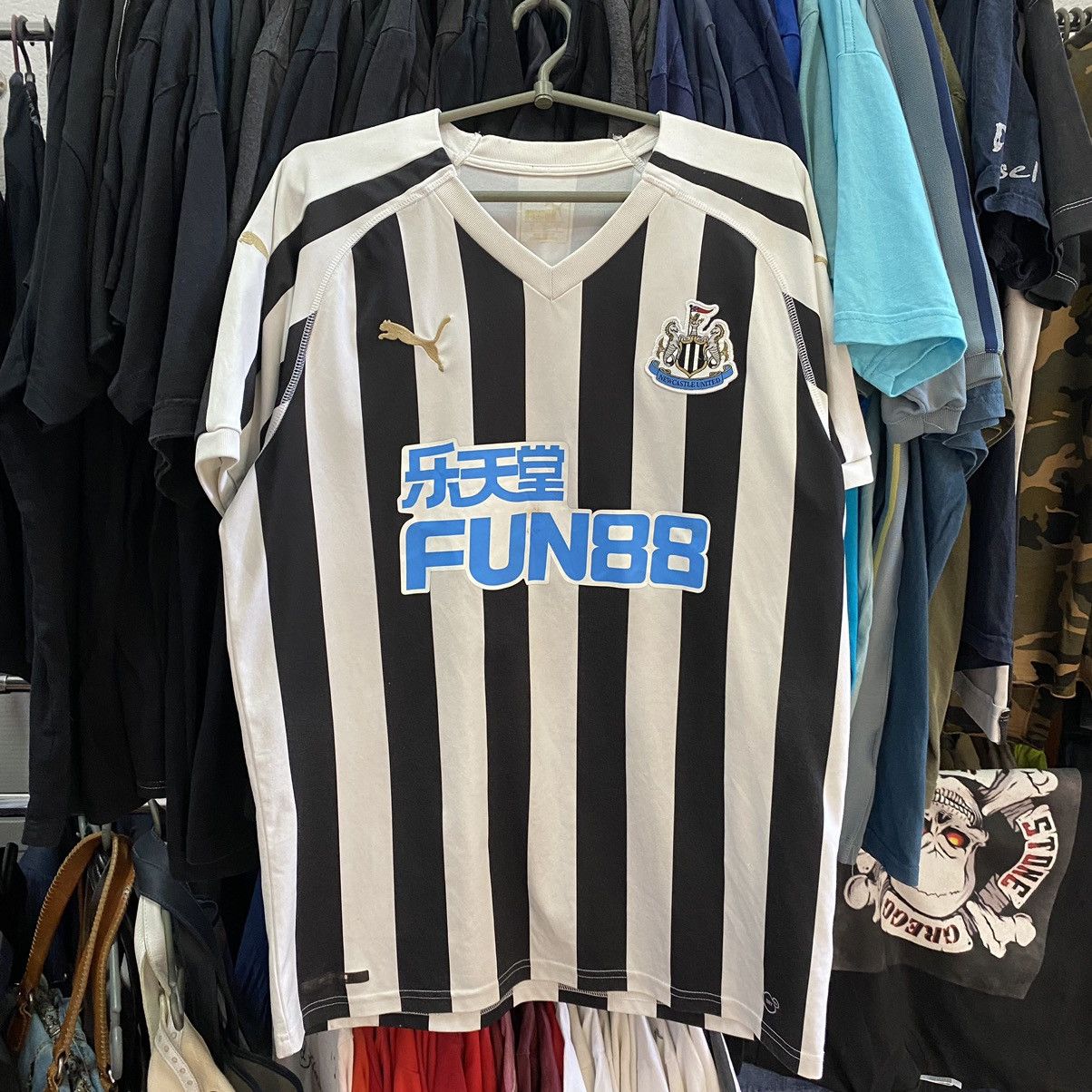 Puma Vintage Puma FC Newcastle Bowman Player football jersey Size US L / EU 52-54 / 3 - 1 Thumbnail