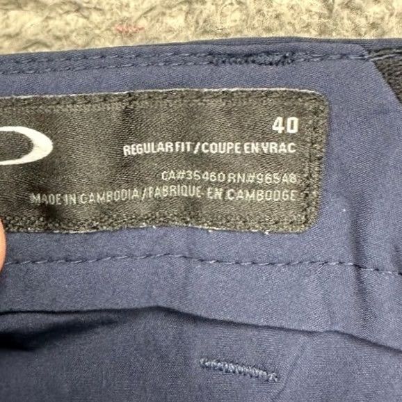 Oakley VINTAGE Oakley Men Golf Shorts 40 Navy Blue Chino Regular Fit Flat Front Athletic Logo Size US 40 / EU 56 - 3 Thumbnail