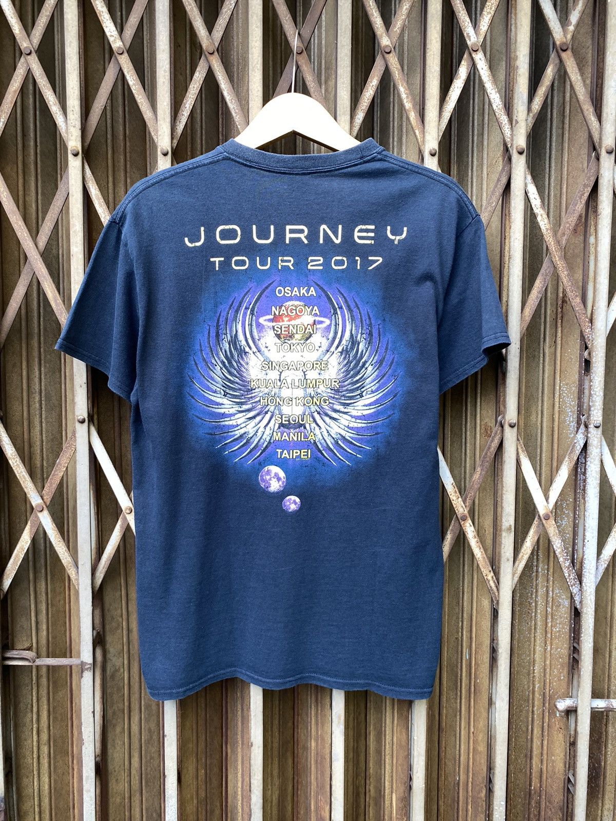 Band Tees VINTAGE JOURNEY 2017 TOUR TEE Size US L / EU 52-54 / 3 - 6 Thumbnail