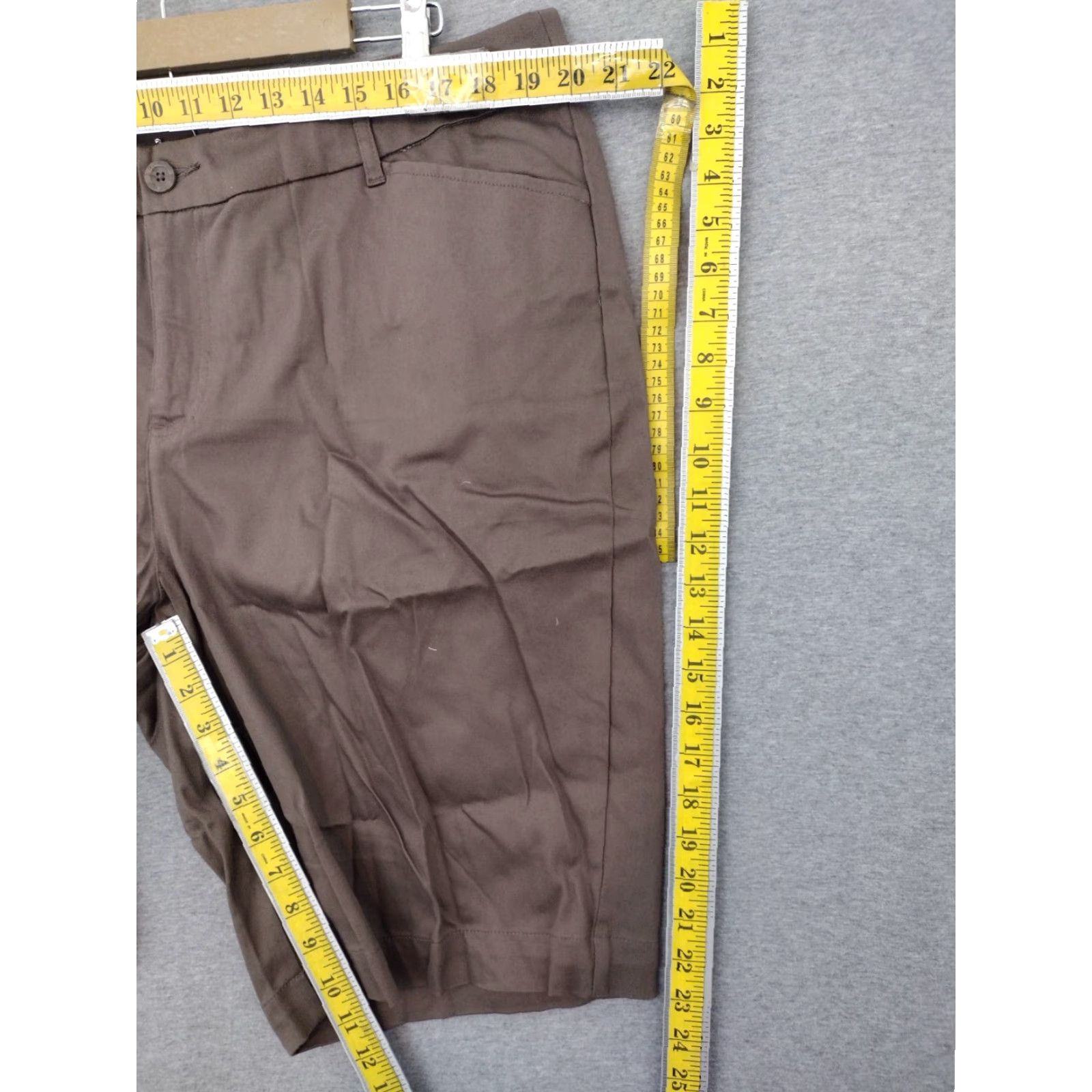 Vintage Bermuda Brand Bermuda Shorts Women's 20W Brown Cotton Blend Mid Rise Easy Fit Casual 4 Pockets Regular Men/Womens (if applicable) Size 42" / US 20 - 7 Thumbnail