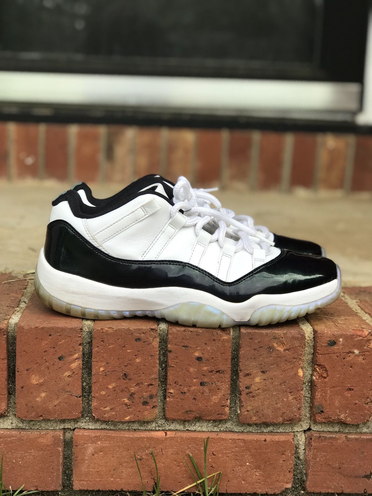 Jordan Brand Air Jordan 11 Retro Low Emerald - Size 9 Size US 9 / EU 42 - 1 Thumbnail