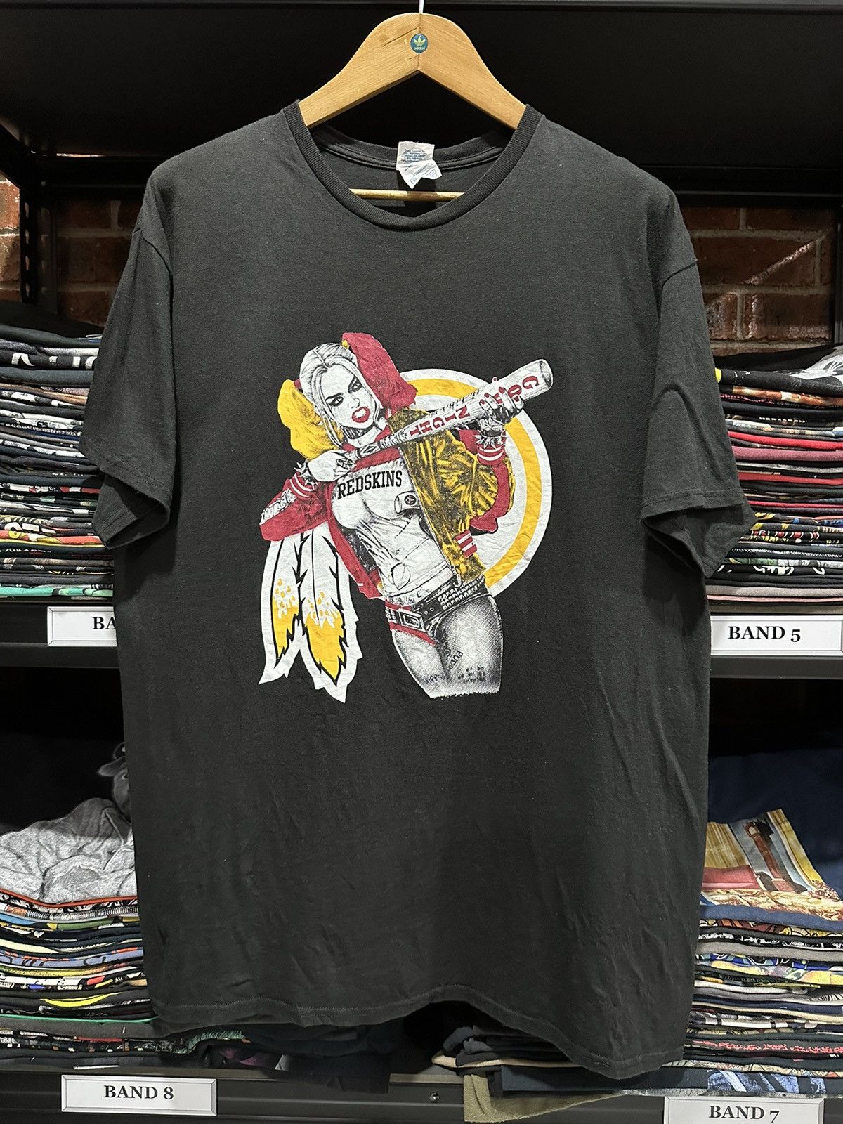 Hot Model Sex × Vintage Vintage Suicide Squad Redskins Movie Faded Tee Size US XL / EU 56 / 4 - 1 Thumbnail