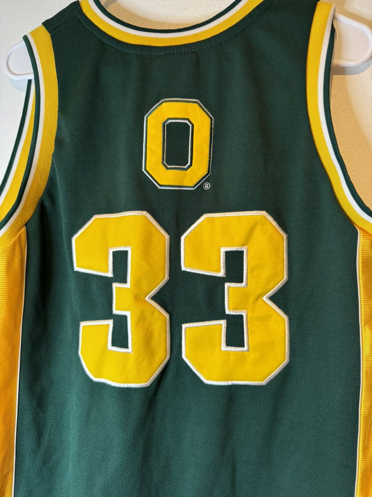 Colosseum Athletics Colosseum Oregon Ducks Stitched Basketball Jersey #33 Size M Size US M / EU 48-50 / 2 - 5 Thumbnail