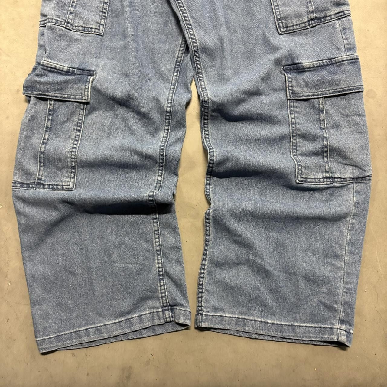 Vintage Crazy Vintage Y2K/2000s Super Baggy Medium Wash Skater Style Cargo Denim Pants! Size US 32 / EU 48 - 3 Thumbnail