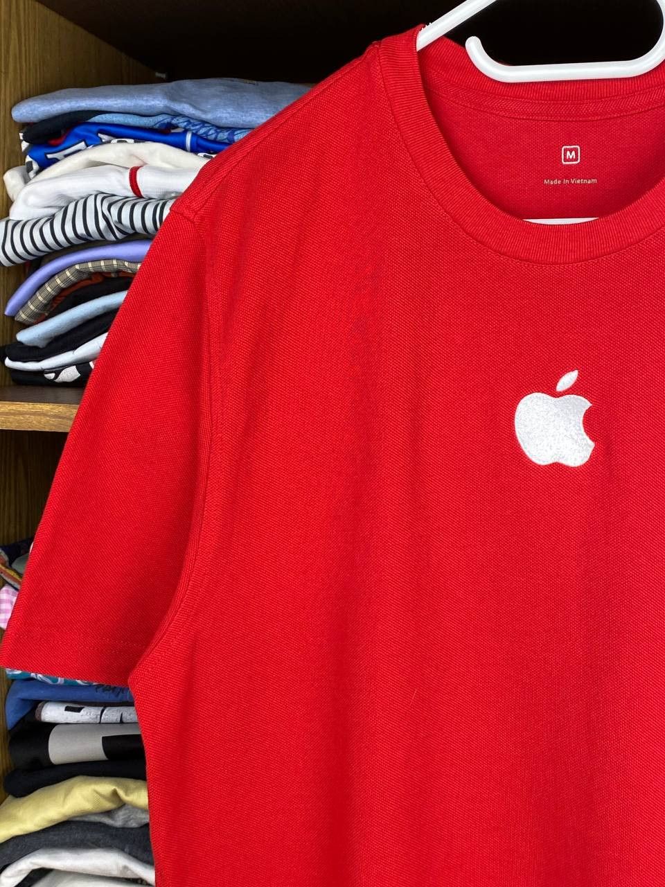 Apple × Arts & Science × Vintage Apple Embroidered Logo y2k Red Tee Size US M / EU 48-50 / 2 - 2 Thumbnail