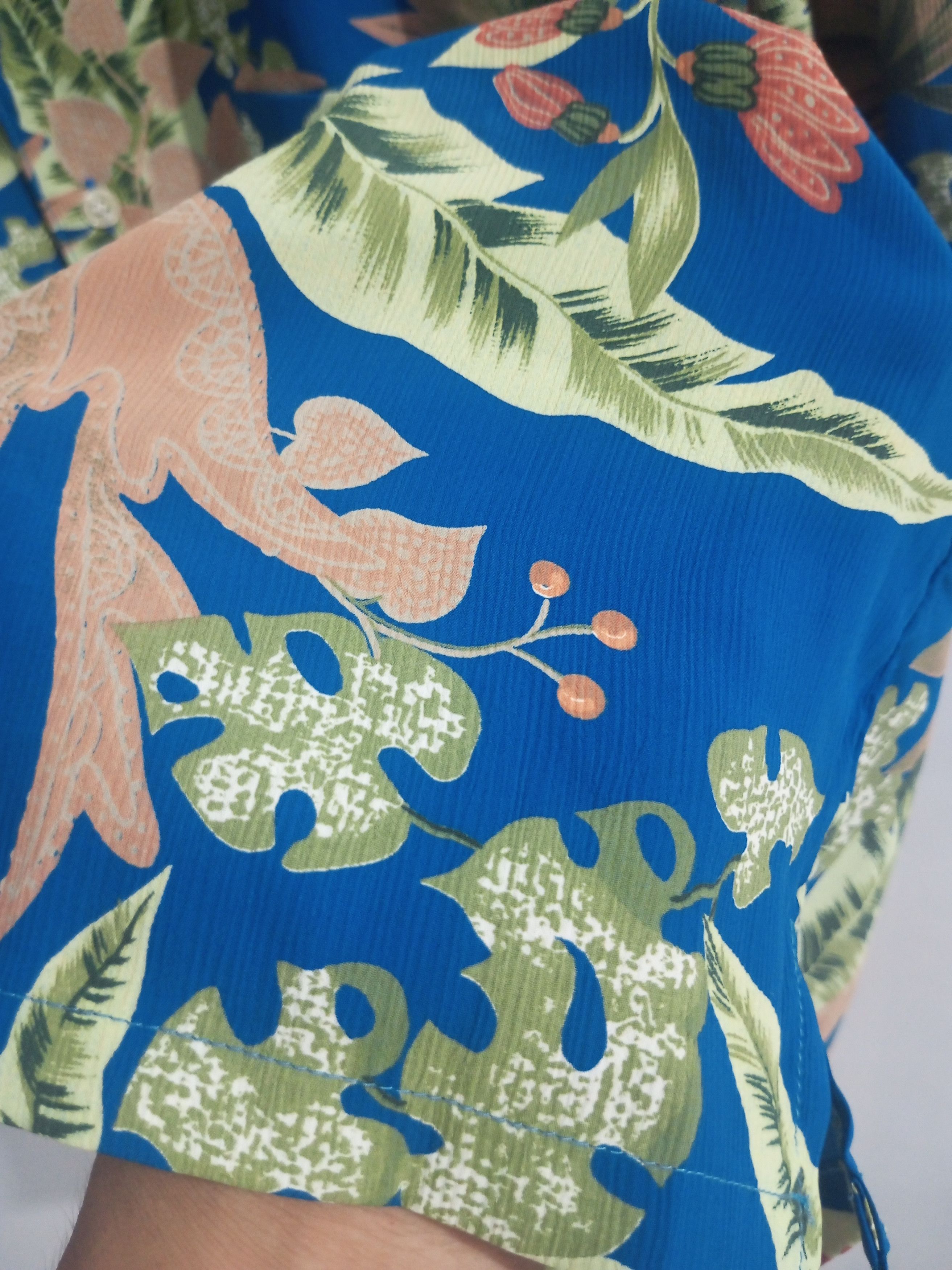 20471120 Vintage sensasional breeze folral Hawaiian silk shirt Size US L / EU 52-54 / 3 - 6 Thumbnail