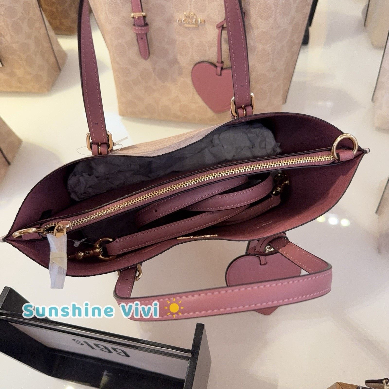 Coach NWT Coach Mollie Tote Bag 25 Heart Charm Sand Peony CDF03 Size ONE SIZE - 5 Thumbnail