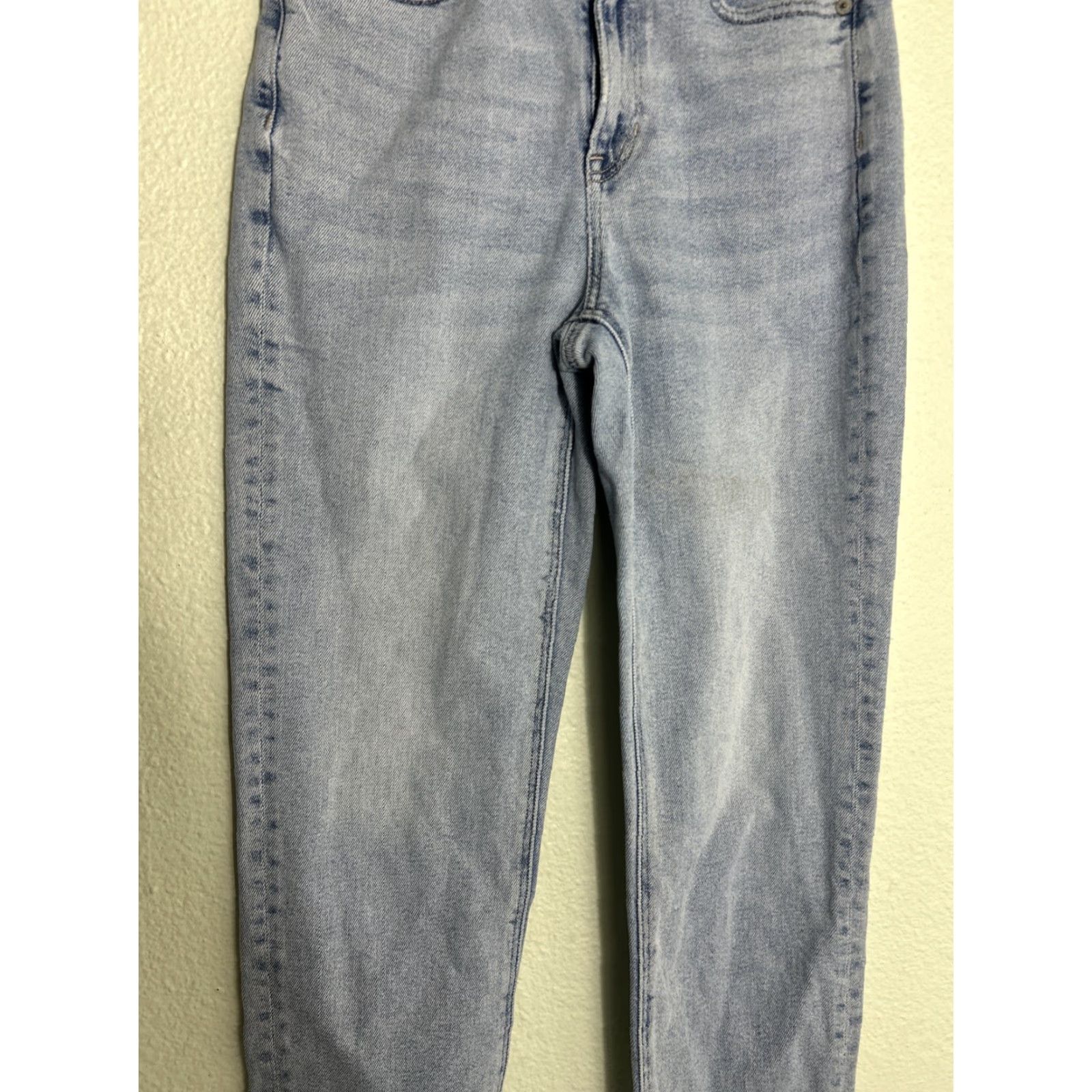 American Eagle Outfitters VINTAGE American Eagle mom straight jean Size 2 Light Wash 26x28 Size 42" / US 20 - 3 Thumbnail