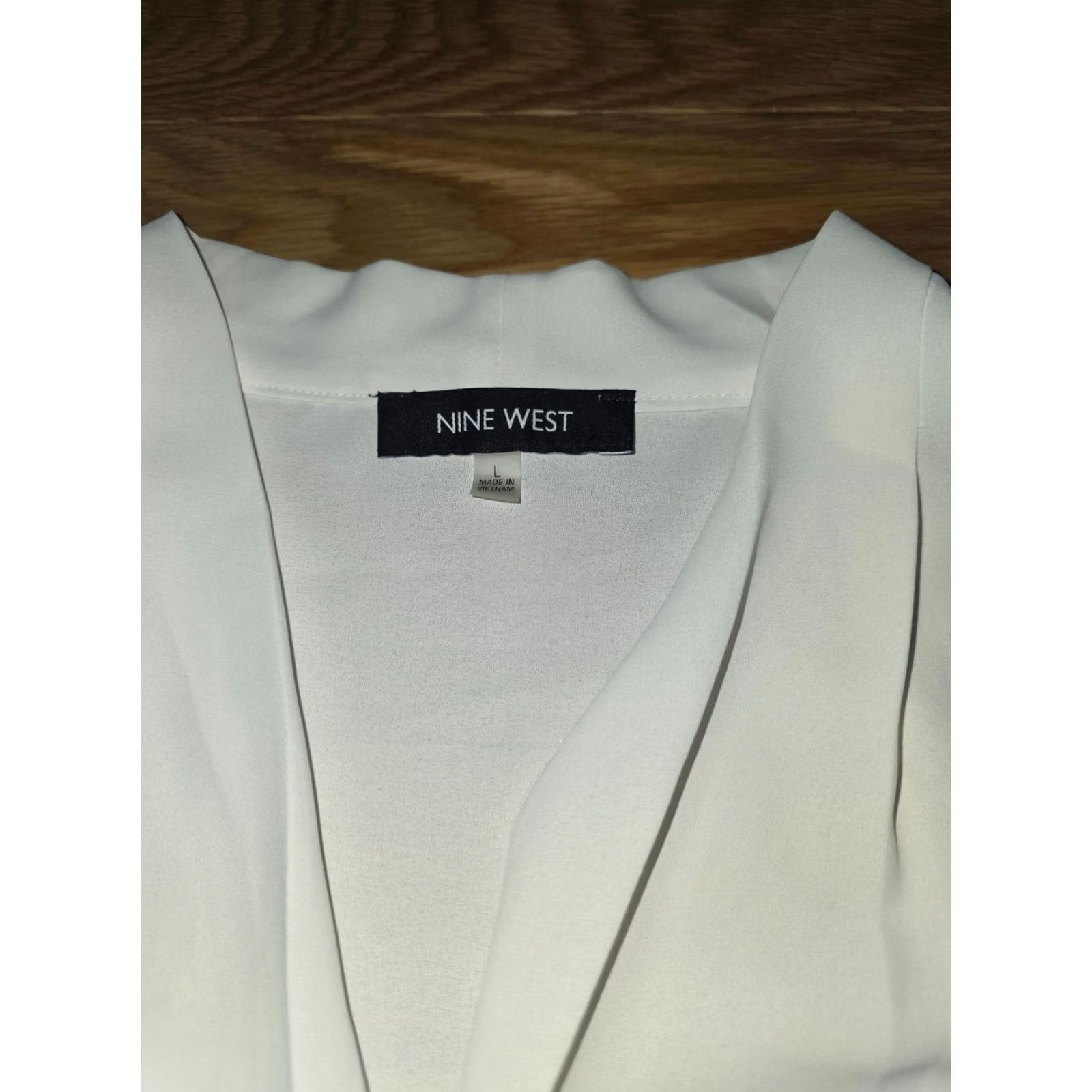 Nine West VINTAGE? No — Nine West Blouse Top Women L White Sleeveless V-Neck Pleated Polyester 100% Casual Party/Cocktail Shirt Women XS? Size L / US 10 / IT 46 - 2 Thumbnail