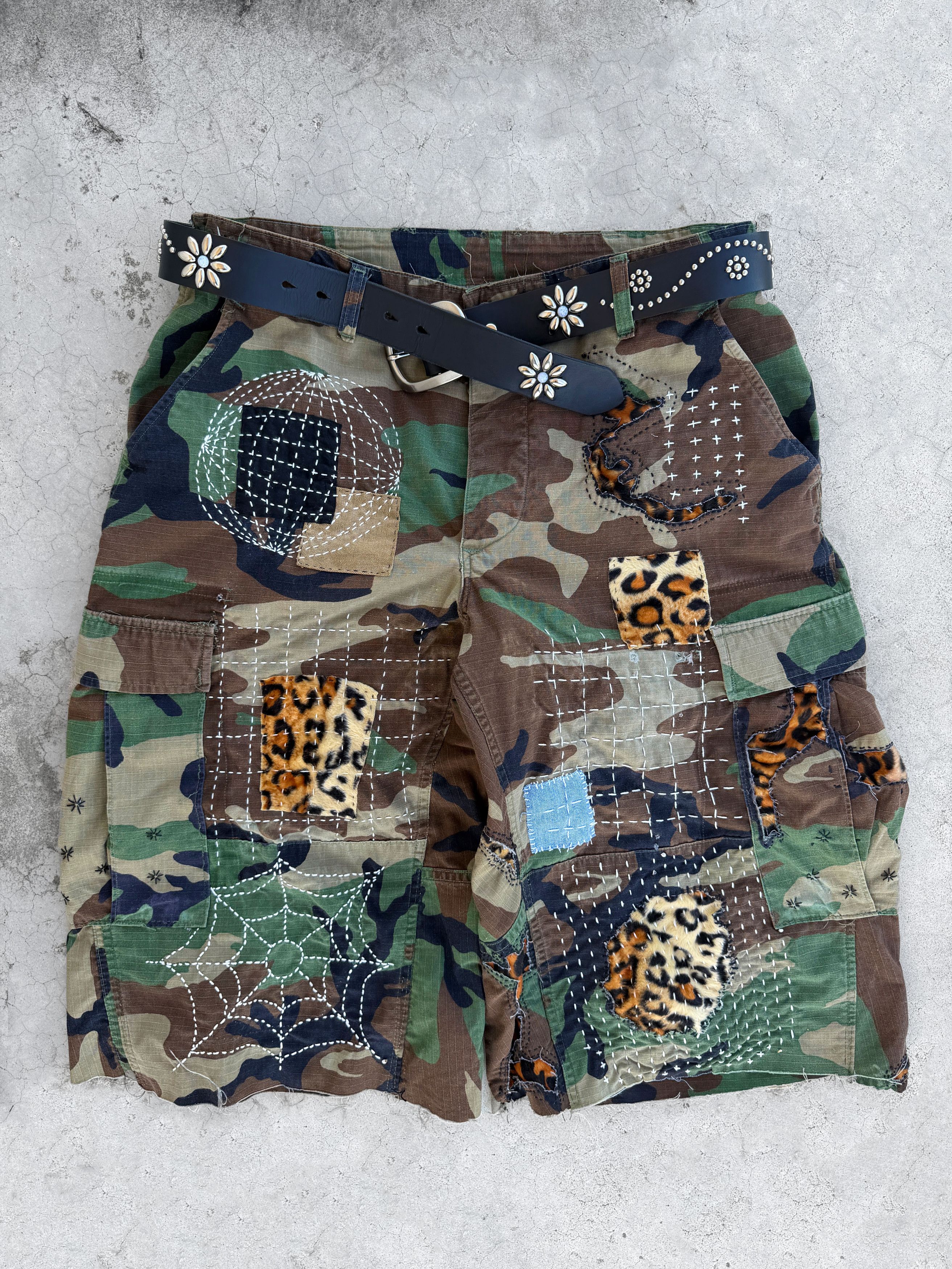 Japanese Brand 1995s VINTAGE CAMO CARGO SASHIKO PATCH SHORTS Size US 34 / EU 50 - 4 Thumbnail