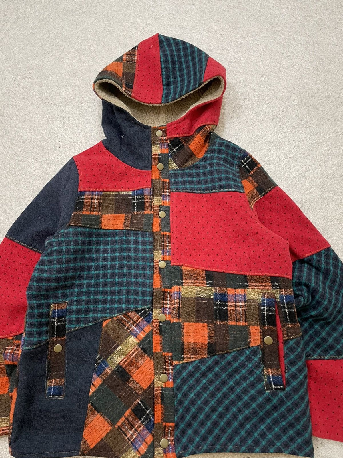 Japanese Brand 2000s Japanese Patchwork Hooded Sherpa Jacket Multi Plaid Size US M / EU 48-50 / 2 - 2 Thumbnail