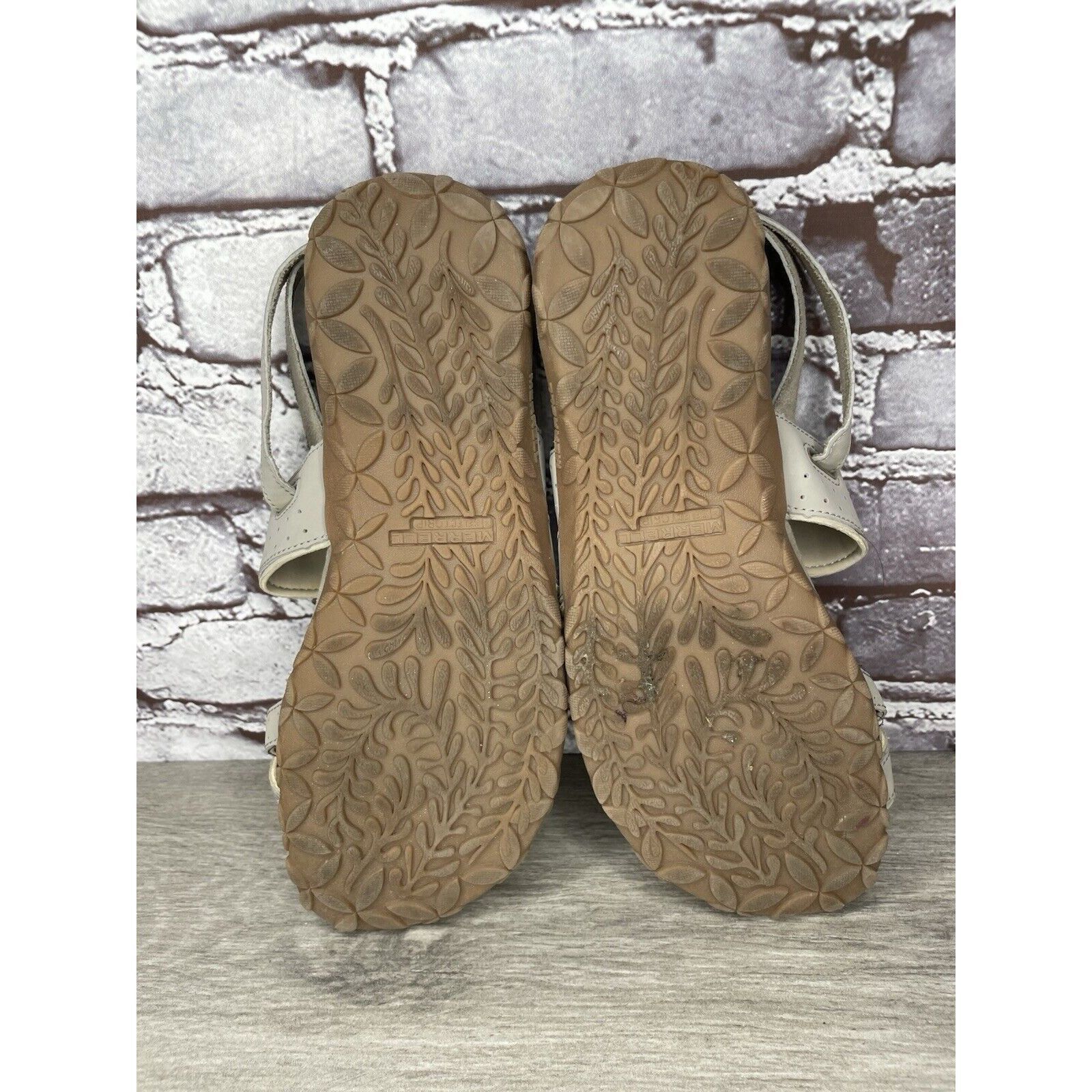 Merrell Merrell Aluminum Grey Suede Synthetic Toe Strap Foam Sandals Size US 9 / IT 39 - 11 Thumbnail